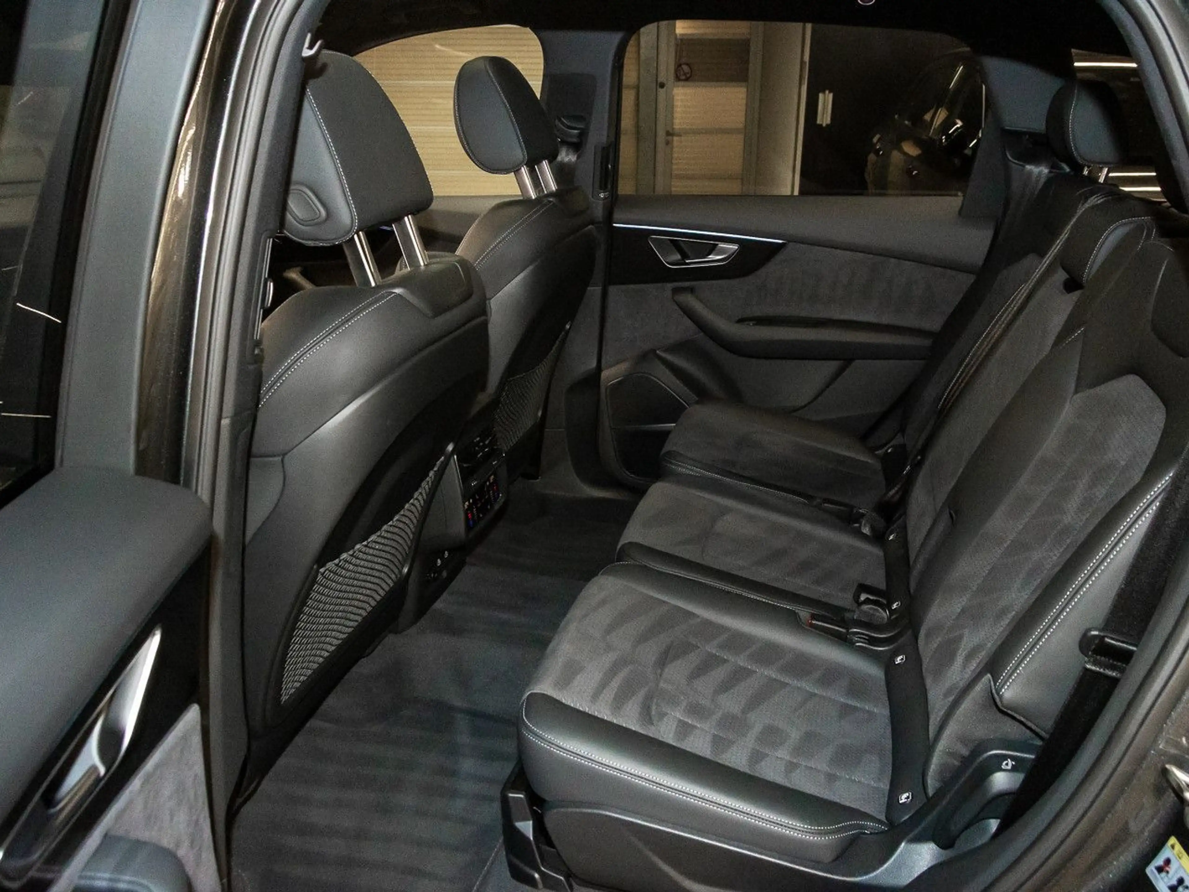Audi Q7 SUV S line TDI quattro 210 kW tiptronic — photo 12