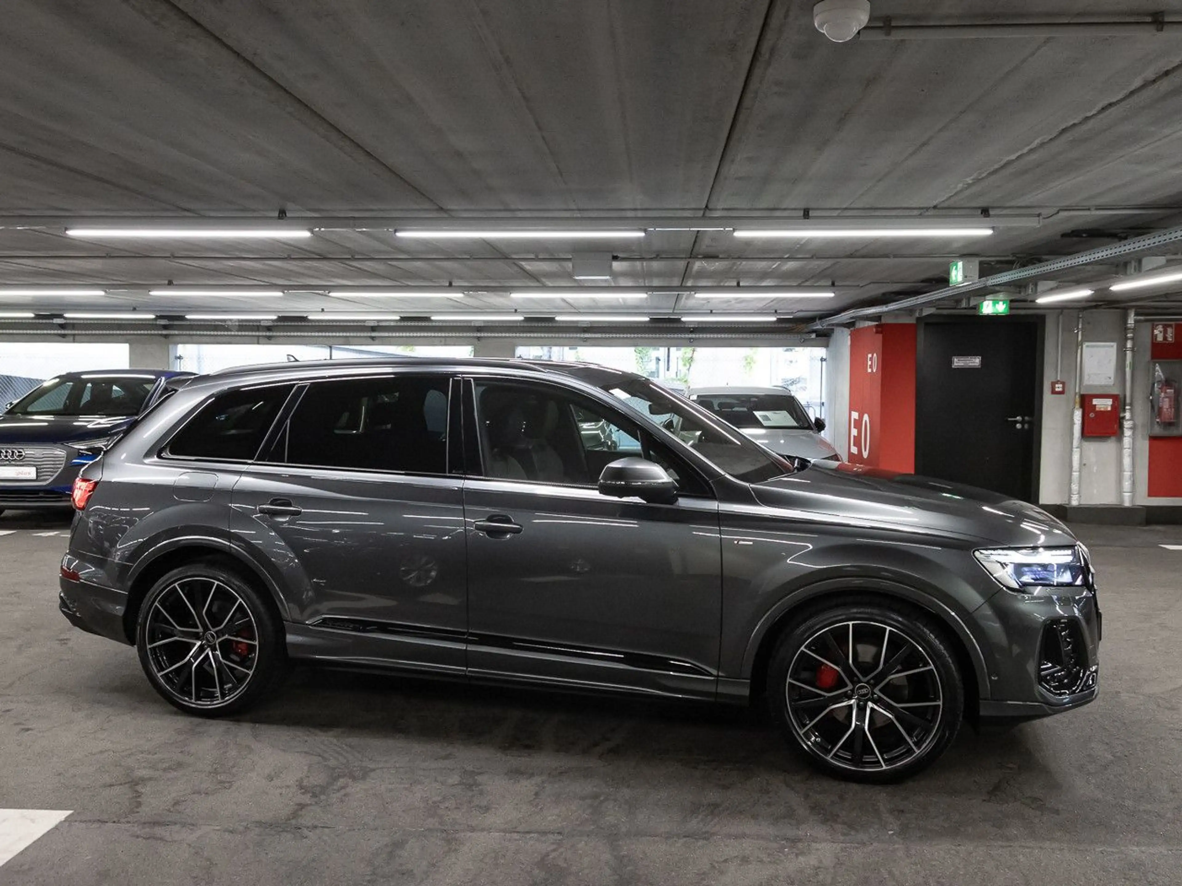 Audi Q7 SUV S line TDI quattro 210 kW tiptronic — photo 6