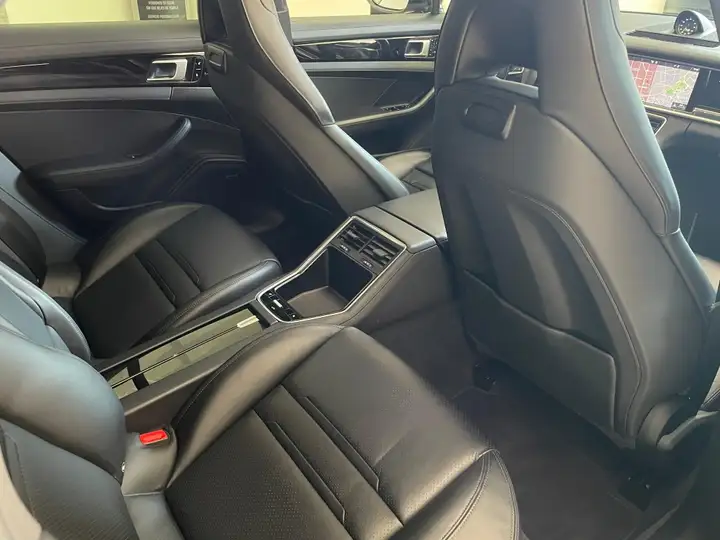 Porsche Panamera 4 E-Hybrid 2018, foto 40