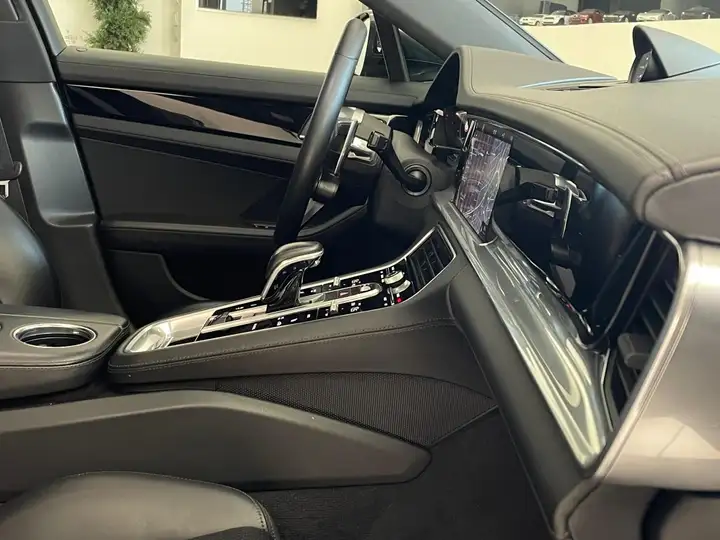 Porsche Panamera 4 E-Hybrid 2018, foto 39