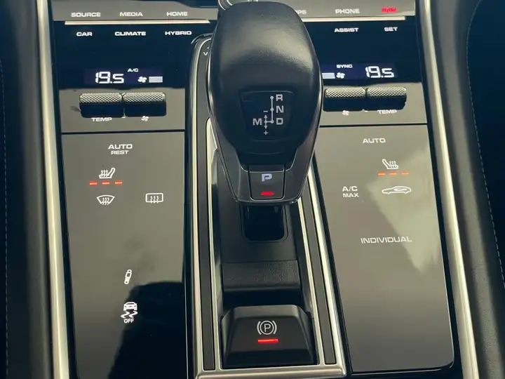 Porsche Panamera 4 E-Hybrid 2018, foto 36
