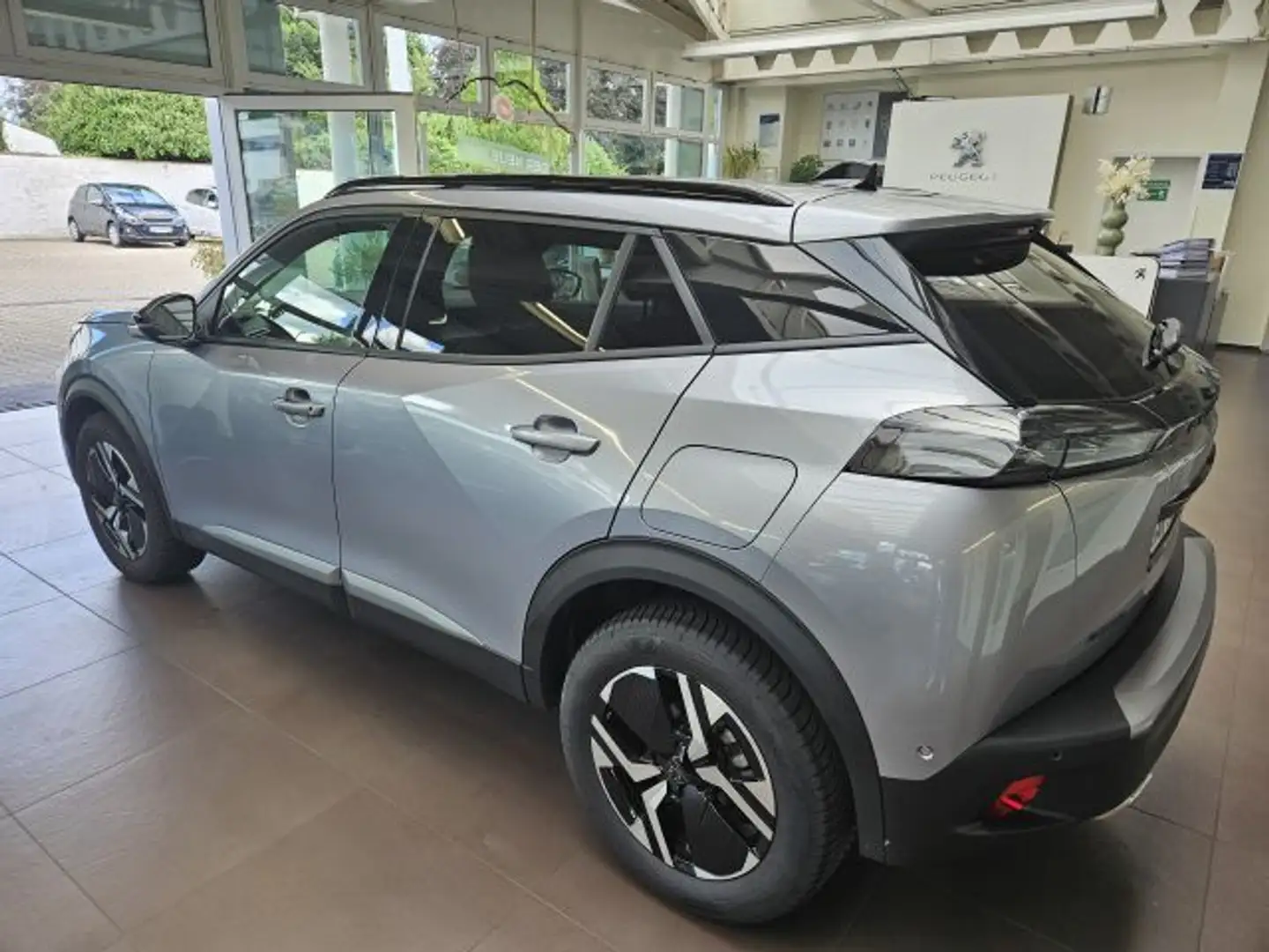 Peugeot 2008 Hybrid 136 e-DSC Allure Silber - 2