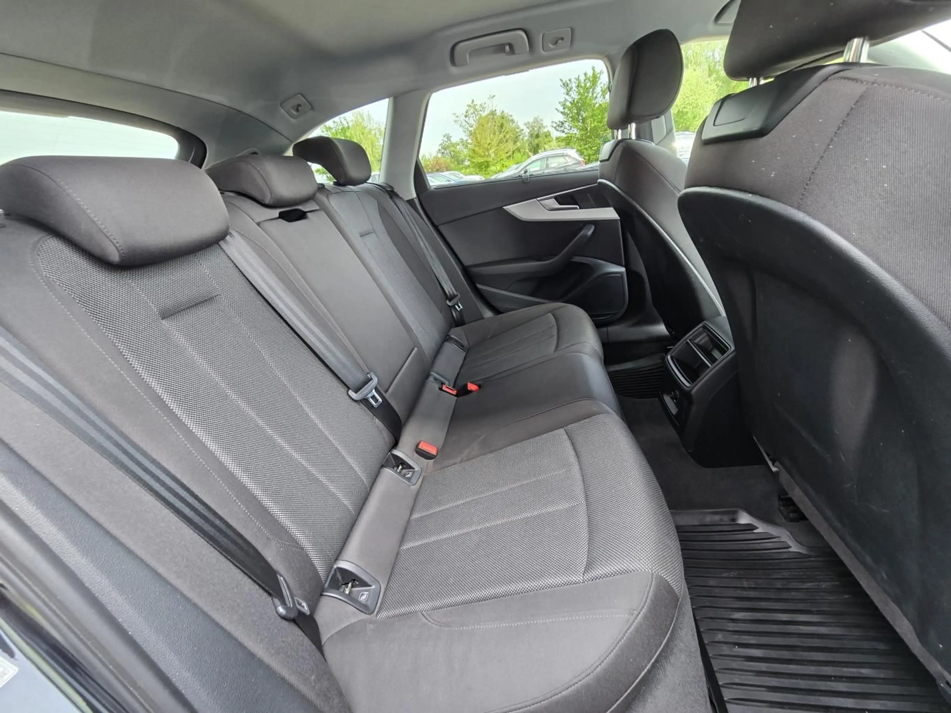 Audi A4 Avant 35 2.0 TFSI S-tronic 17"+NAVI+LED+DAB+S — photo 10