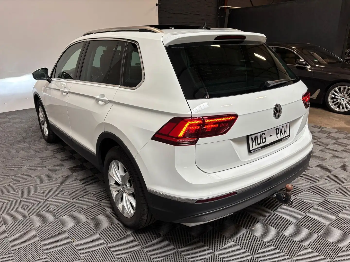 Volkswagen Tiguan Highline 4Motion *AHK-ACC-LED-Pano* Weiß - 2