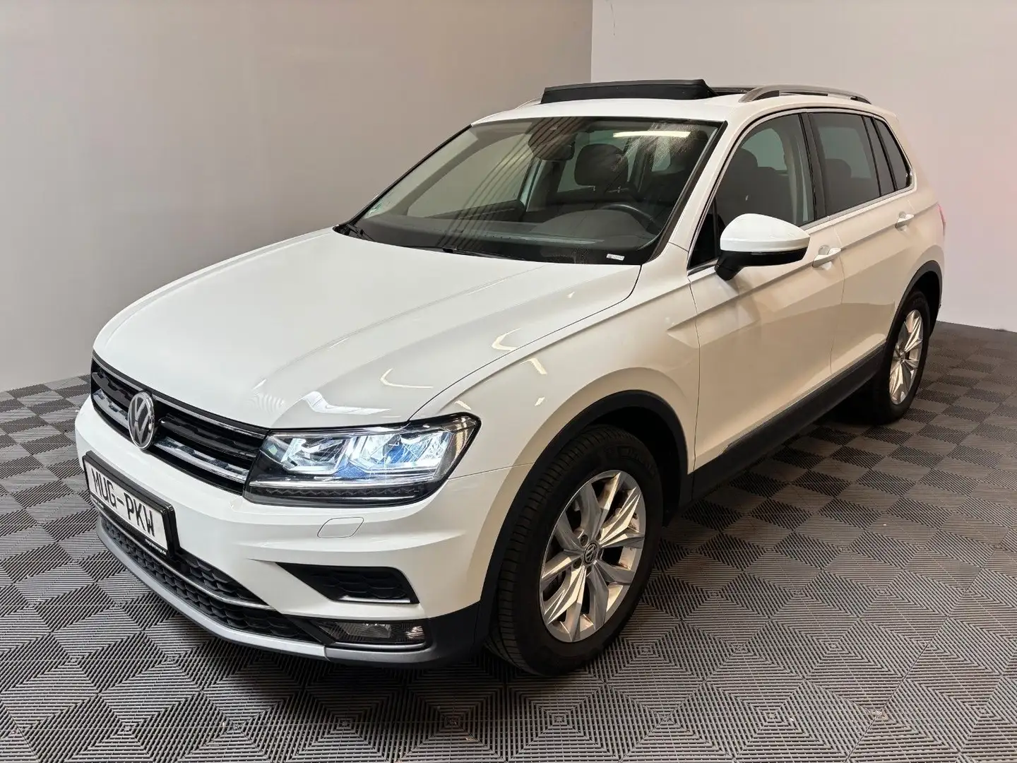 Volkswagen Tiguan Highline 4Motion *AHK-ACC-LED-Pano* Weiß - 1