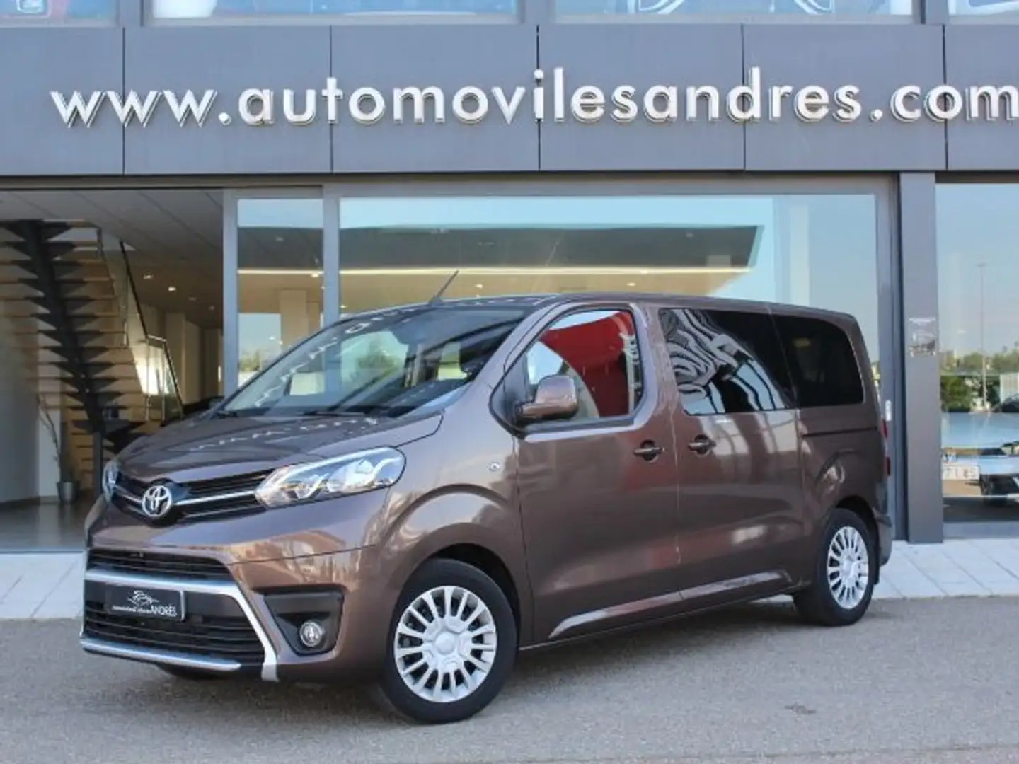 Toyota Proace 2.0D 180CV VX PLUS SHUTTLE L1 AUT Marrón - 1
