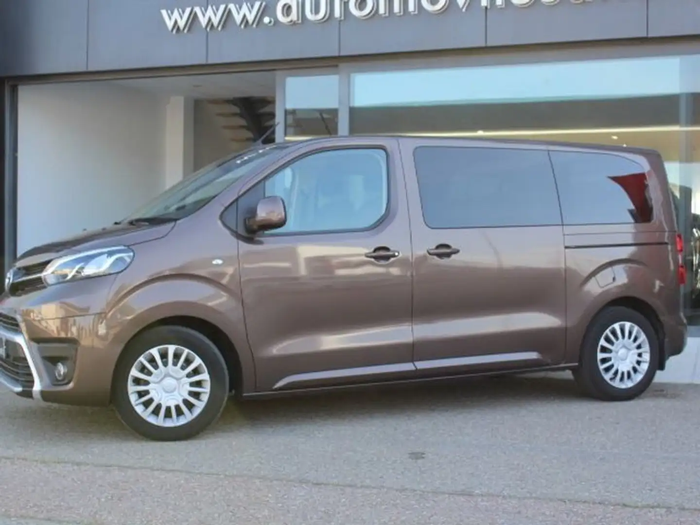 Toyota Proace 2.0D 180CV VX PLUS SHUTTLE L1 AUT Marrón - 2