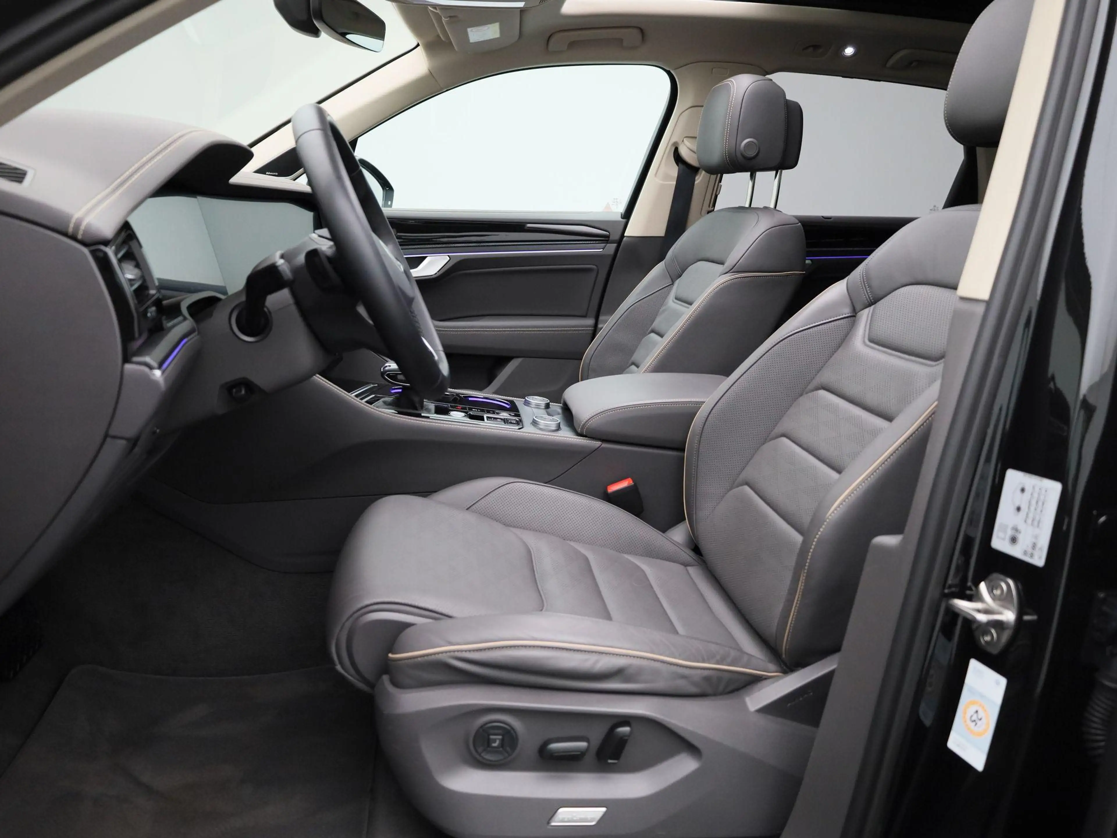 Volkswagen Touareg 3.0 TSi eHybrid 4MOTION Elegance 381 PK | V6 | Luc — photo 8