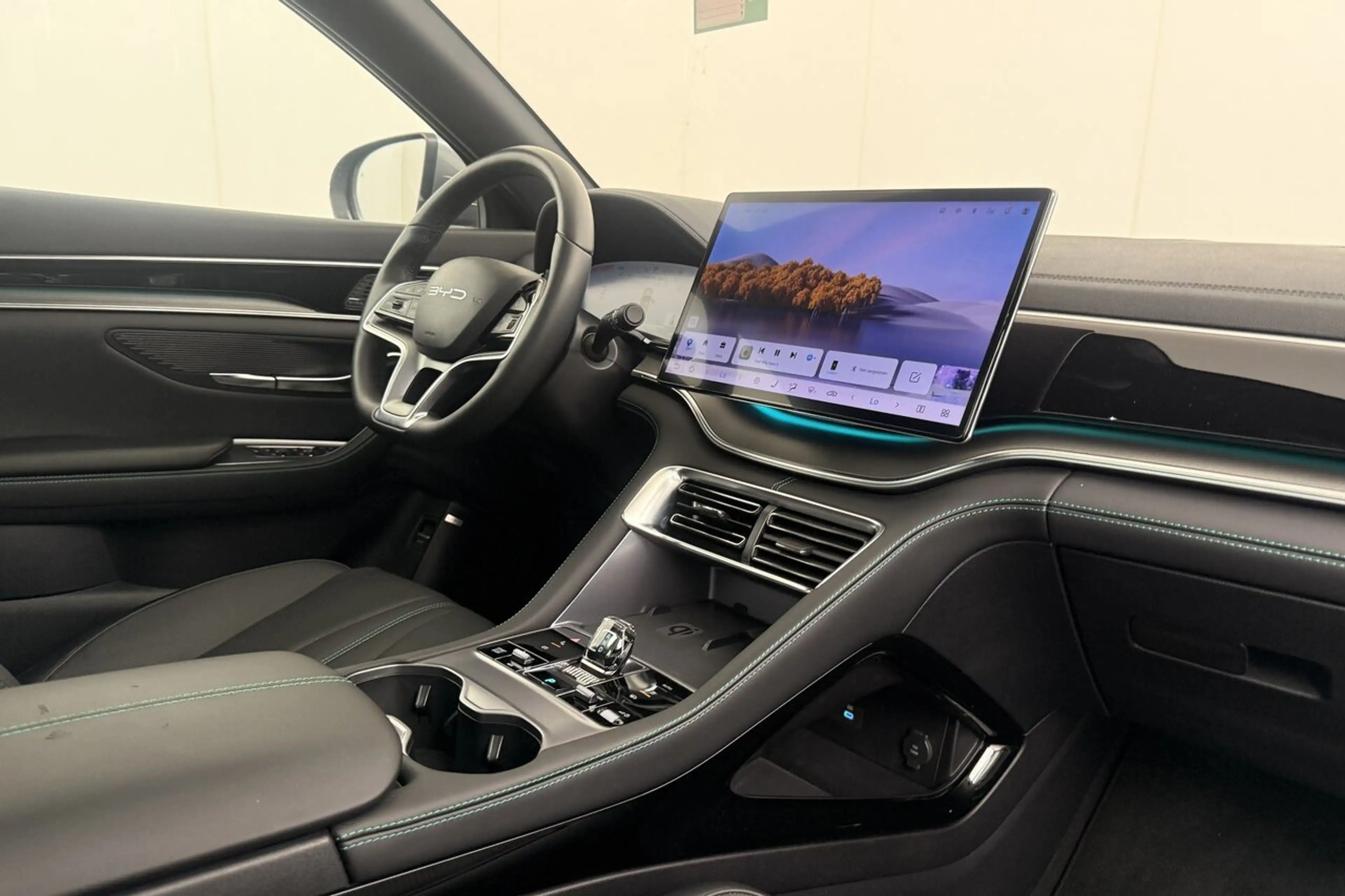BYD Seal U dm-i — photo 14