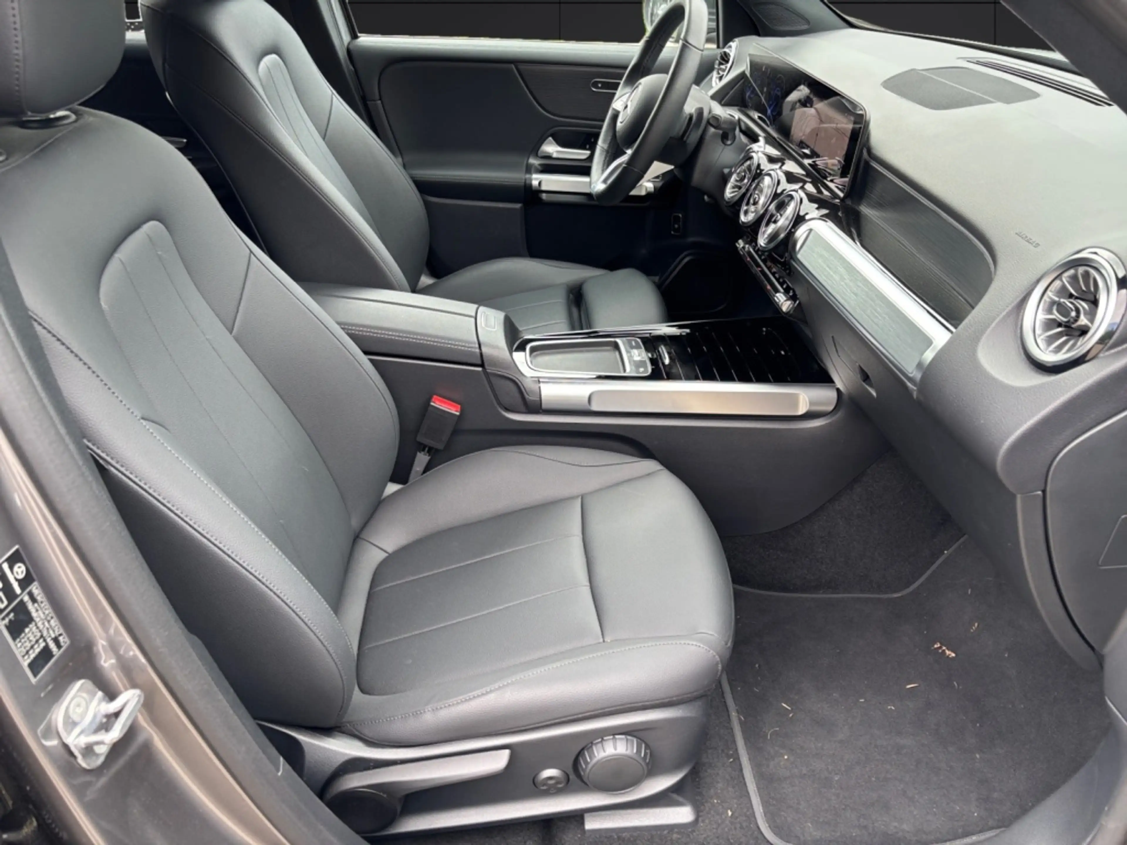 Mercedes-Benz EQB 300 4MATIC Progressive*Fahrassistenzpaket — photo 6