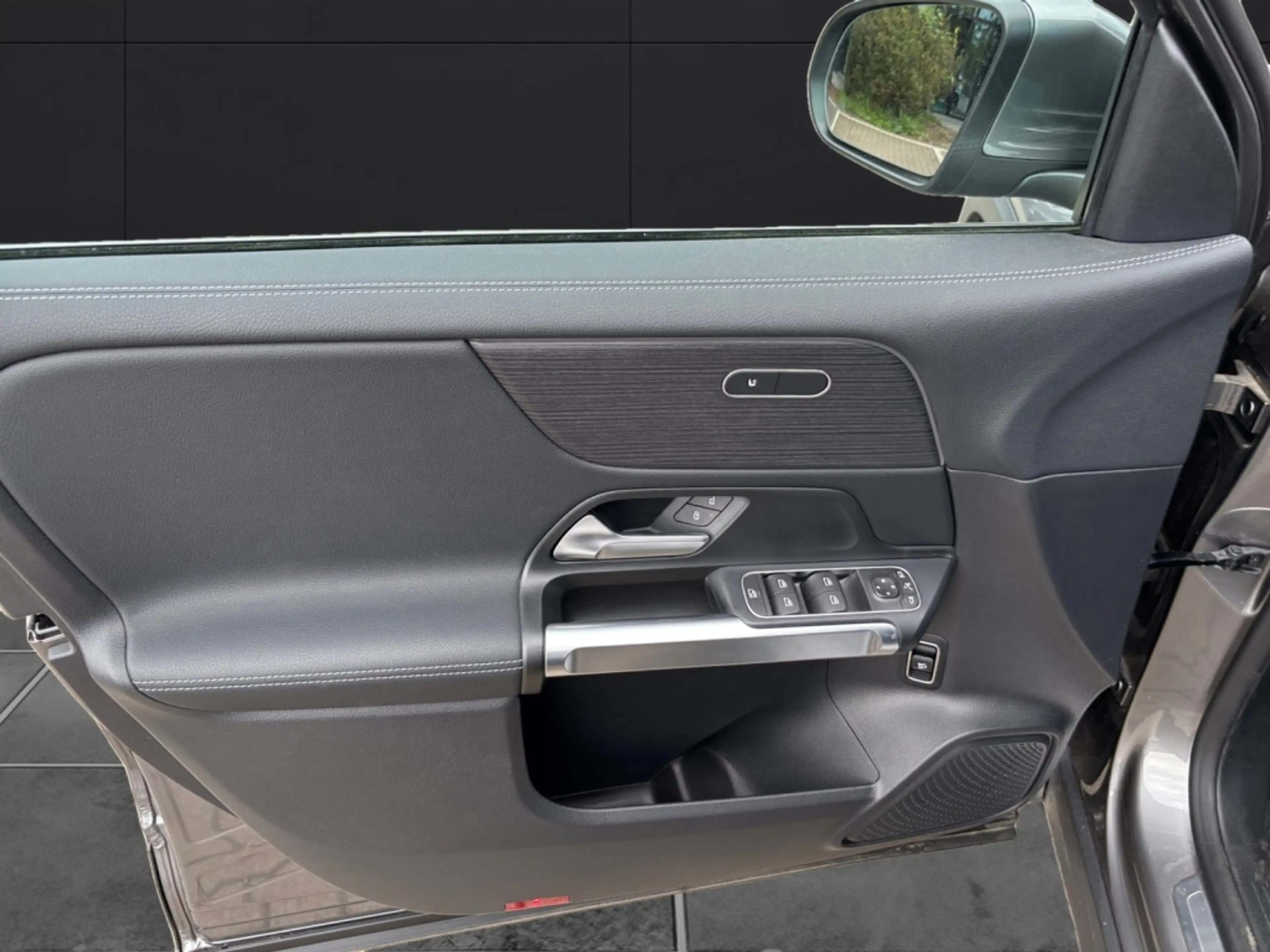 Mercedes-Benz EQB 300 4MATIC Progressive*Fahrassistenzpaket — photo 9