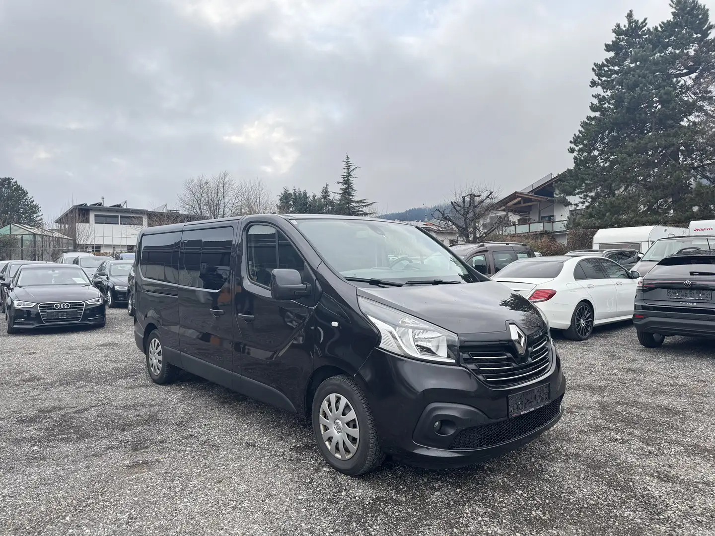 Renault Trafic L2H1 2,9t (9 Sitze) Expression Schwarz - 1