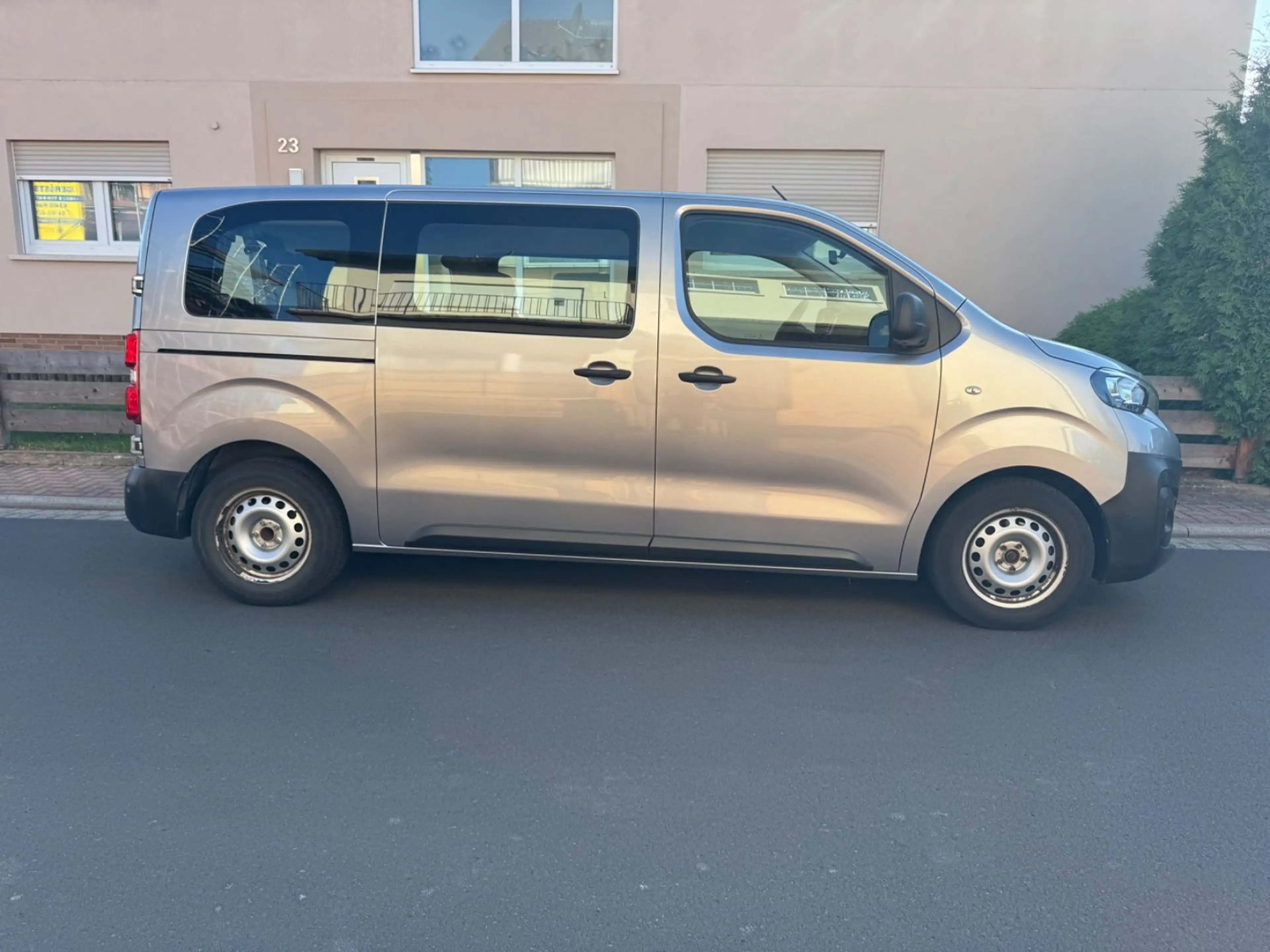 Peugeot Traveller Expert Traveller 8 Sitzer 1Hand+orig. 19.200km! — photo 3