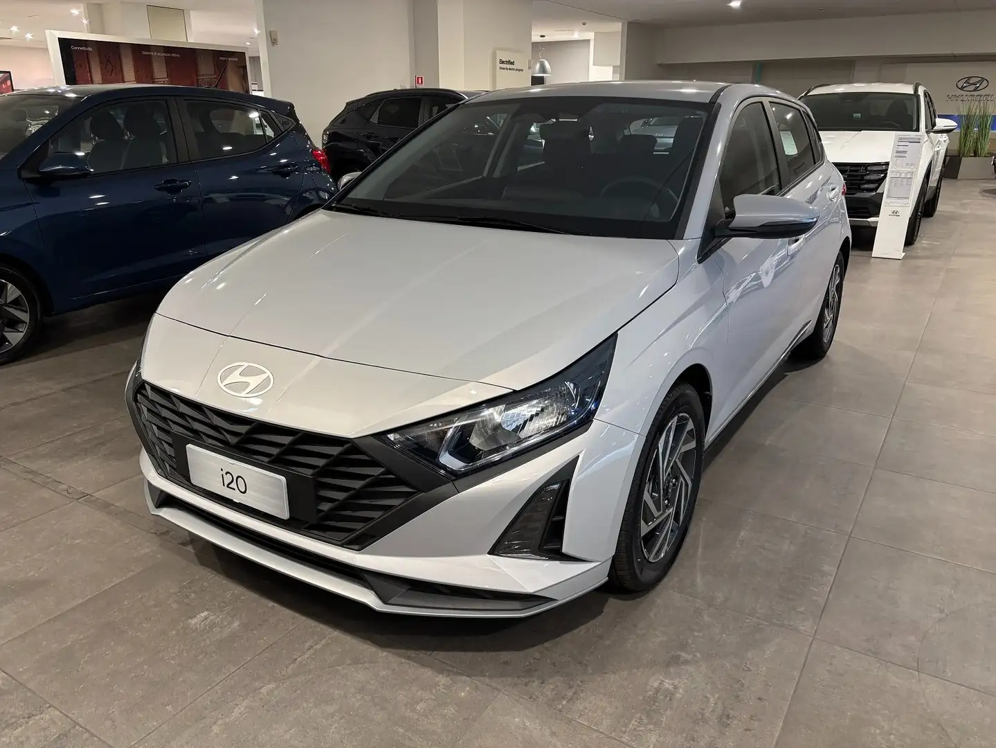 Hyundai i20 1.2 bnz  Connectline KM ZERO! Gris - 1