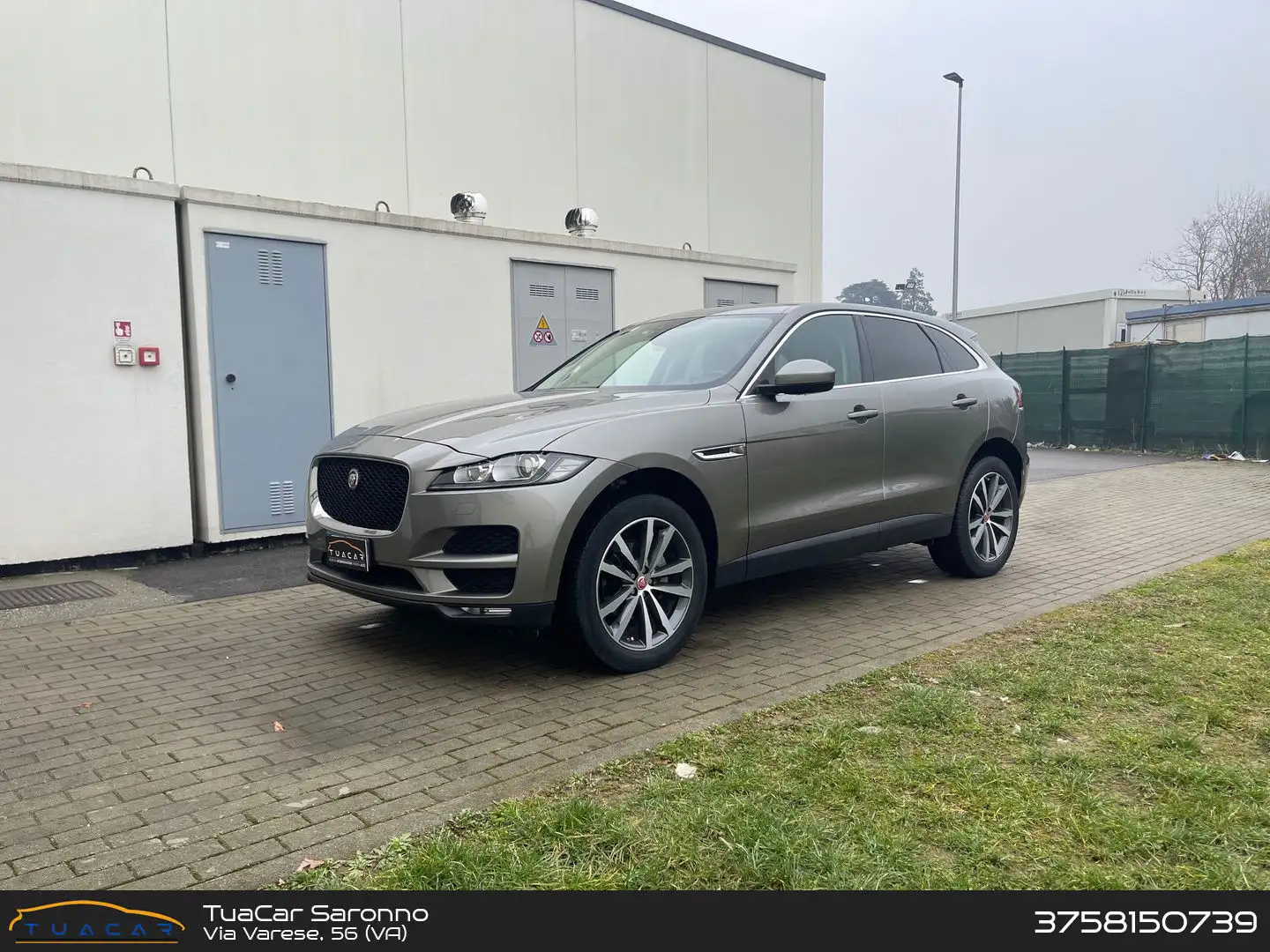 Jaguar F-Pace Prestige 2.0 25d Grau - 1