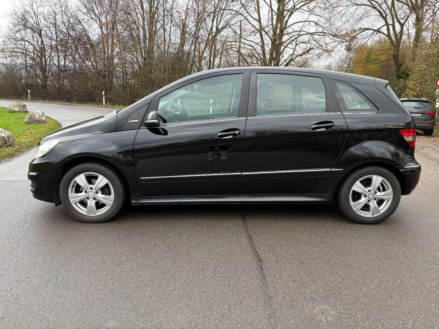 Mercedes-Benz B 160 Sportpaket/Navigation/Garantie/ Czarny - 2