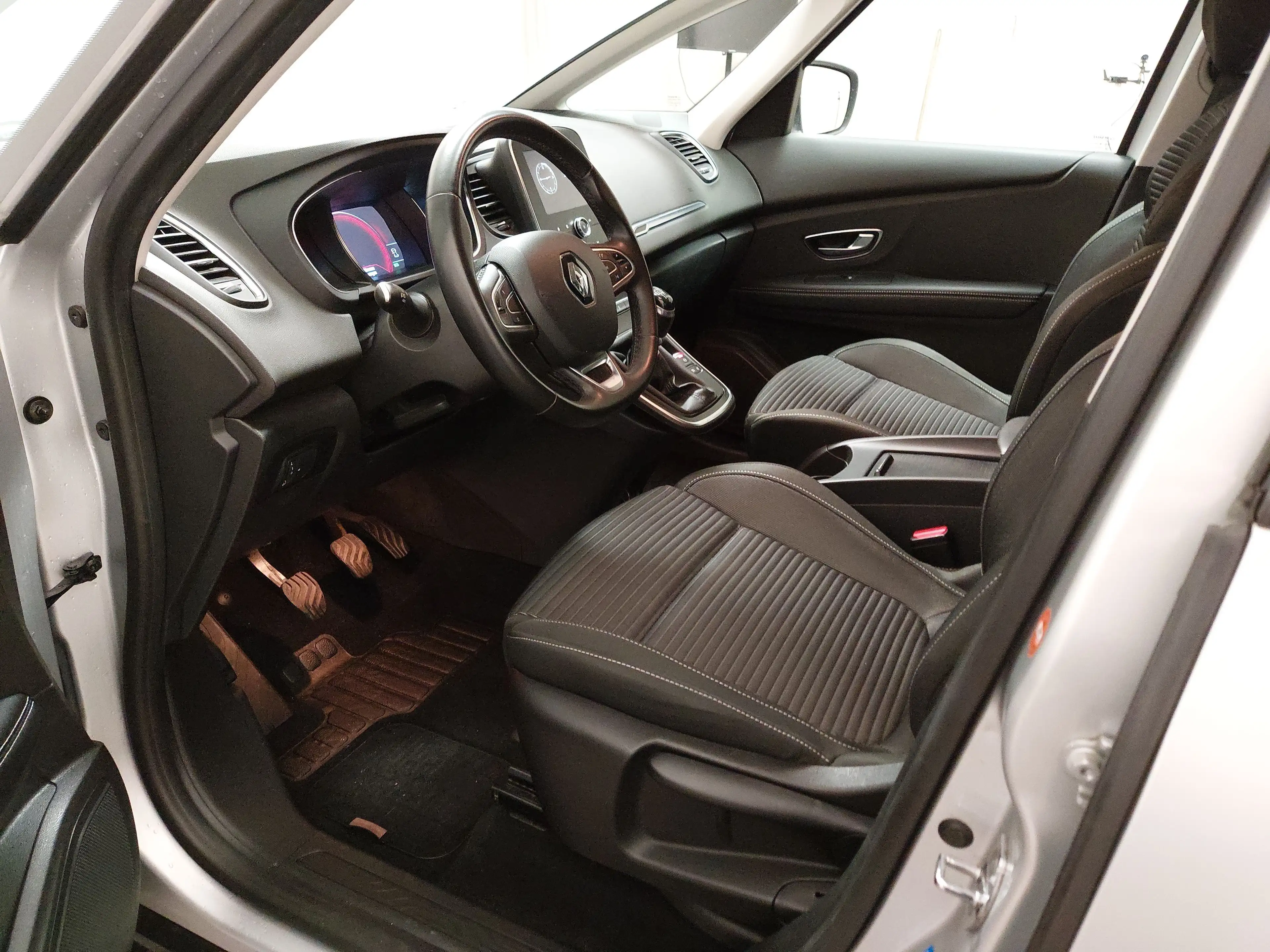 Renault Grand Scenic GRAND SCENIC NAVI KLIMAAUT RADIO TEMPO SHZ VC PDC LED BT — photo 6