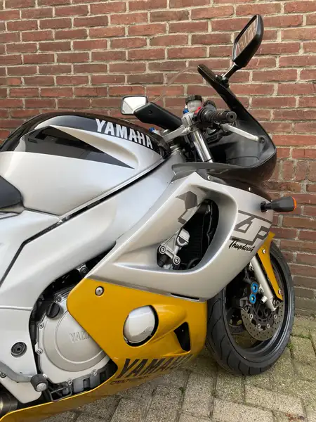 Yamaha YZF 600 - foto 8