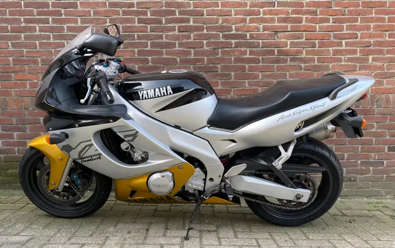 Yamaha YZF 600 - foto 2