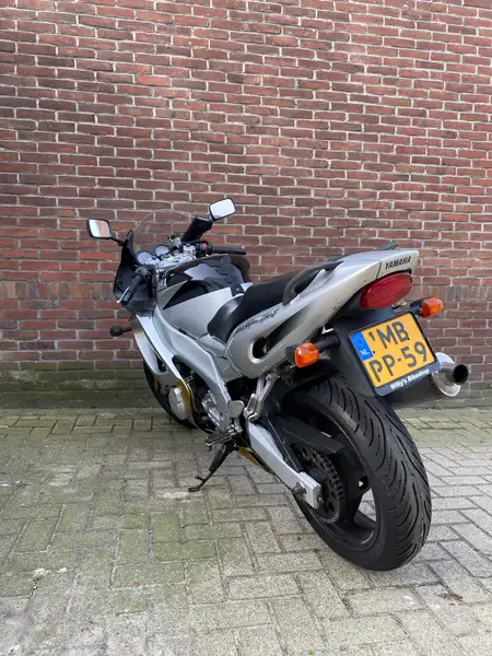 Yamaha YZF 600 - foto 6