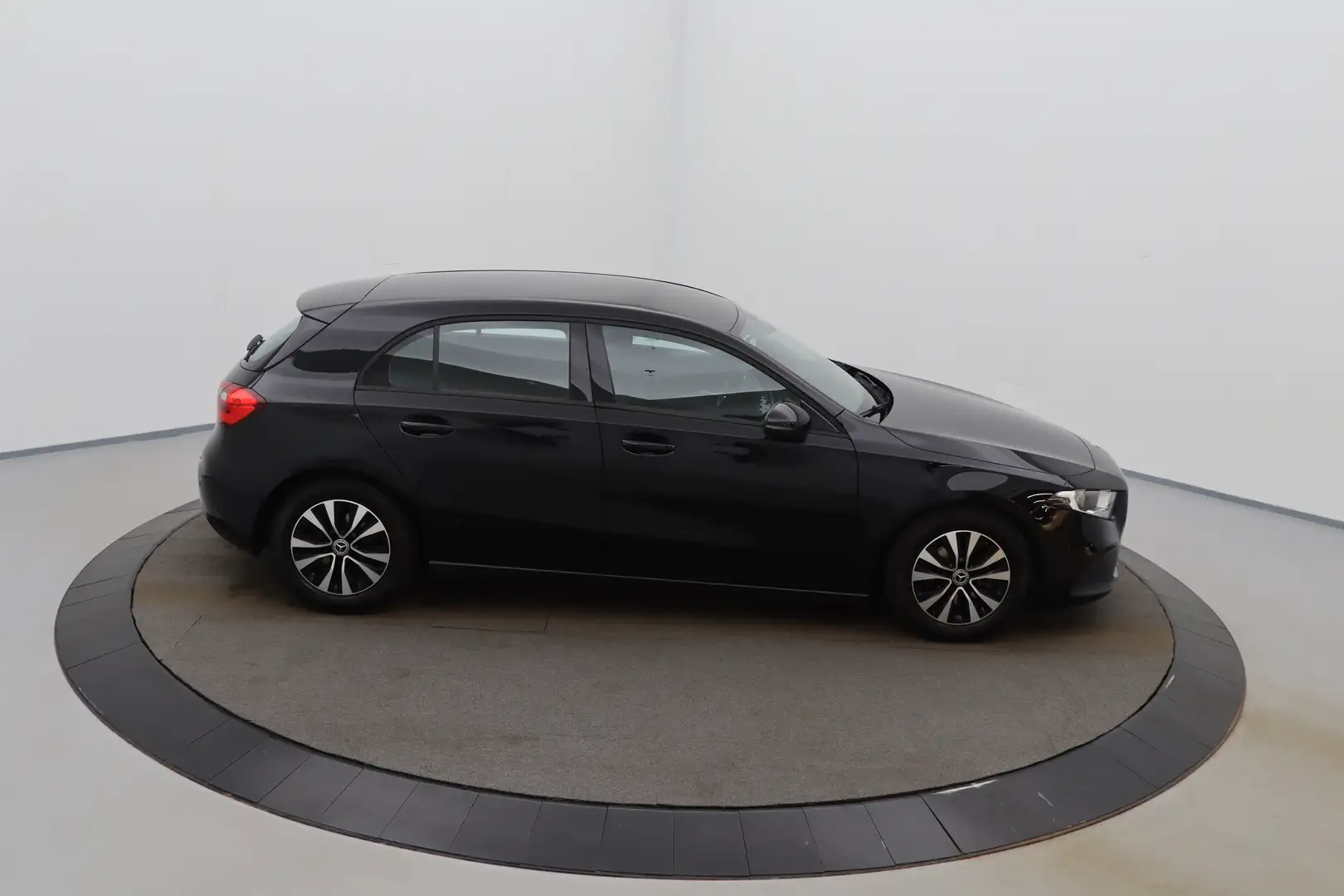 Mercedes-Benz A 160 Business Solution GPS PDC CAM Verw. Zetels Negru - 2