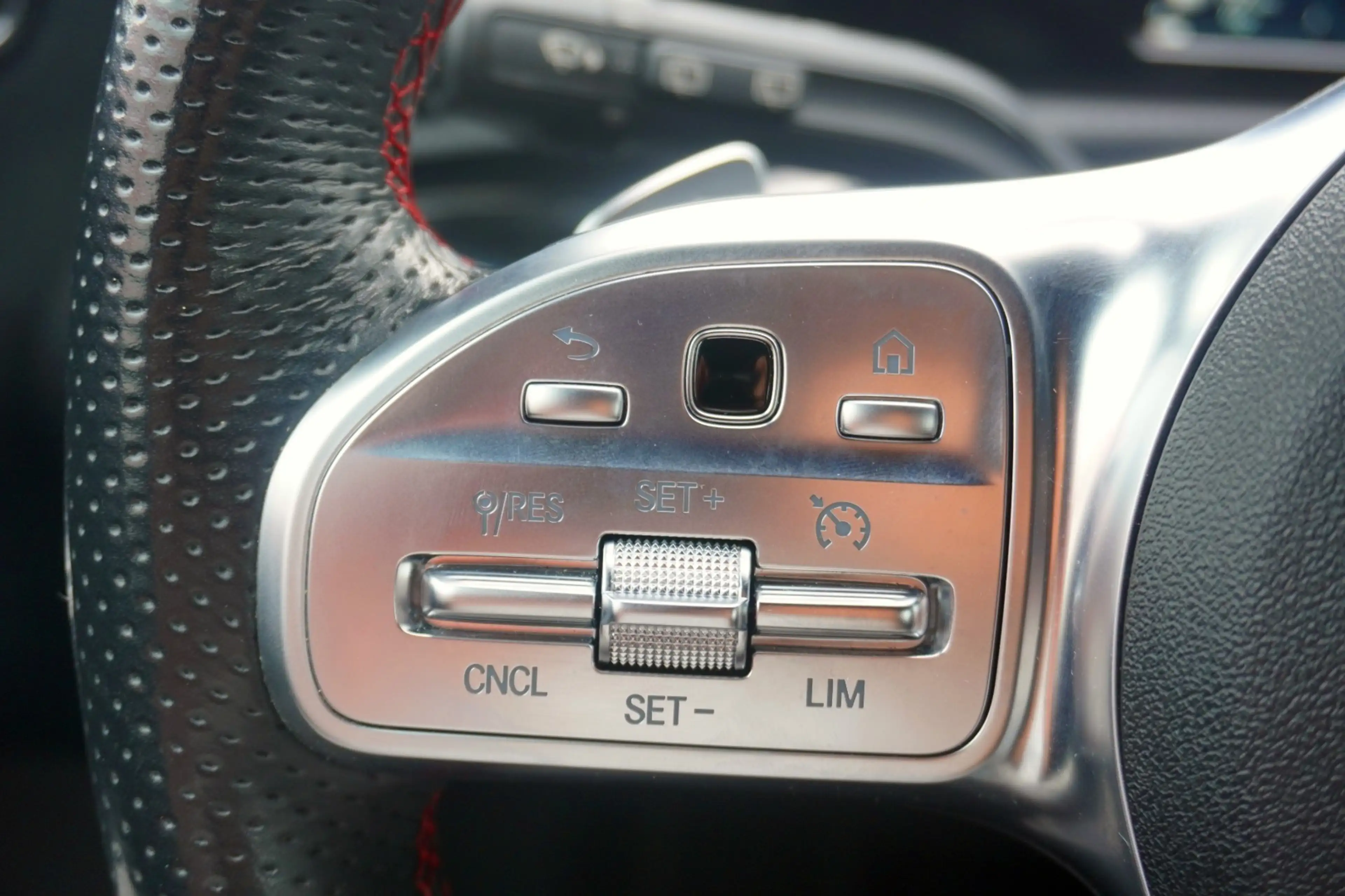 Mercedes-Benz CLA 220 AMG Line DAB AHK Kamera Navi Alcantara — photo 14