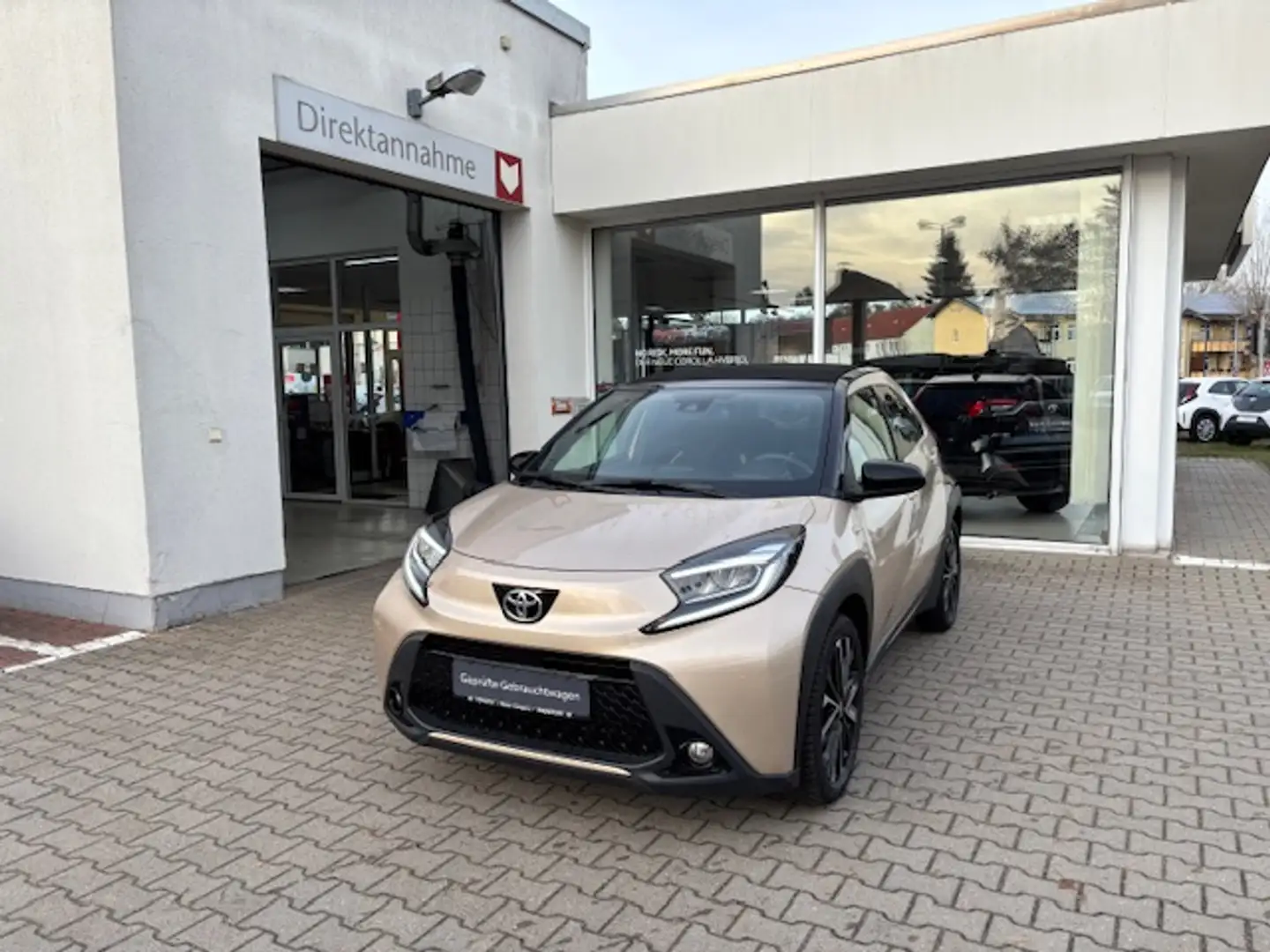 Toyota Aygo X 1,0 Benzin Automatik Air Style Beige - 2