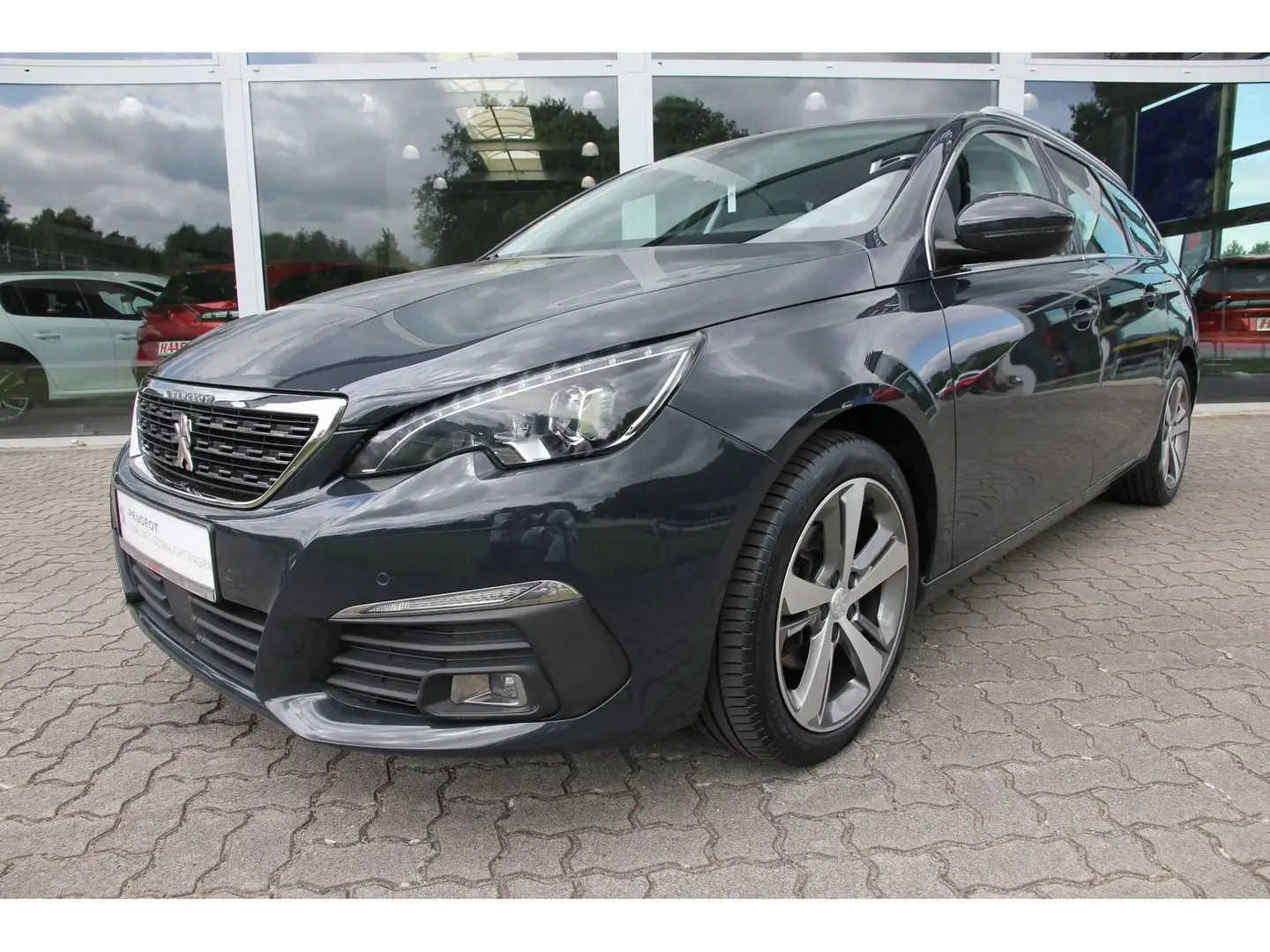 Peugeot 308 SW Allure PT 130 AHK Navi Grijs - 2