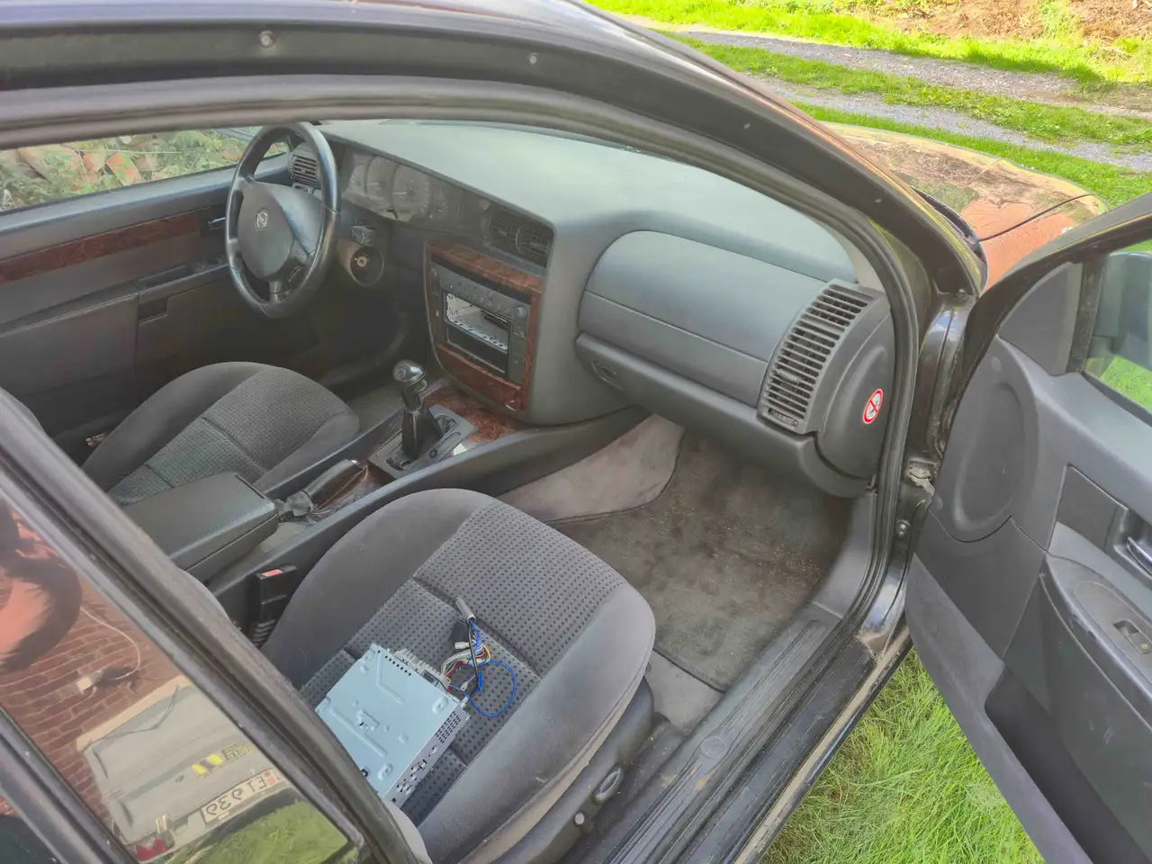Opel Omega Caravan MV6, foto 10