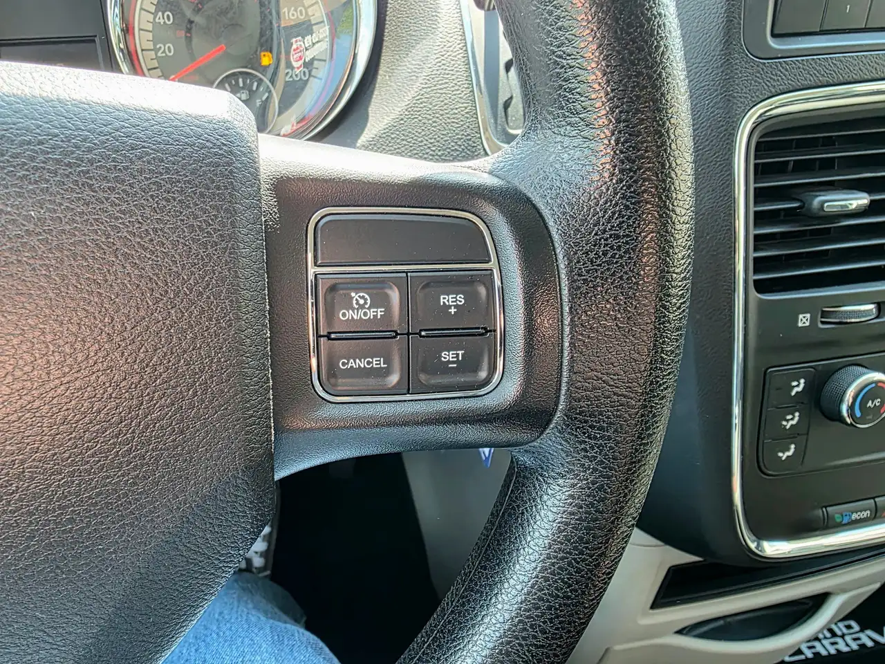 Dodge Grand Caravan снимка Dodge Grand Caravan