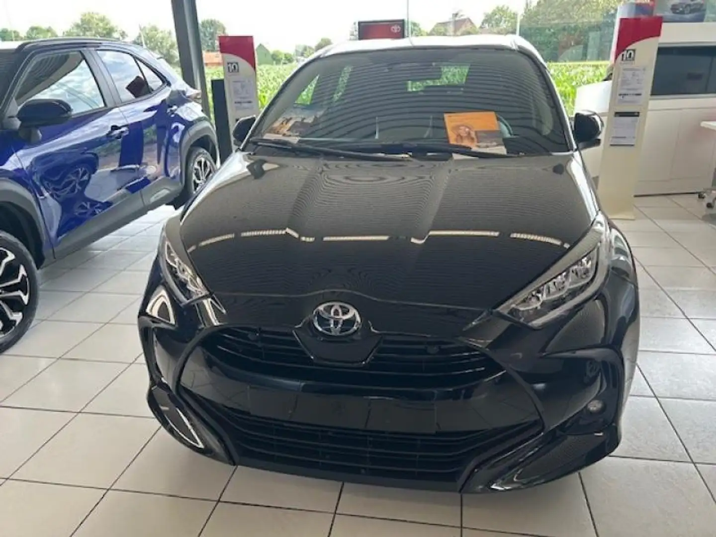 Toyota Yaris Iconic & Hi tech pack Yaris Iconic & Hi Tech pack Zwart - 2