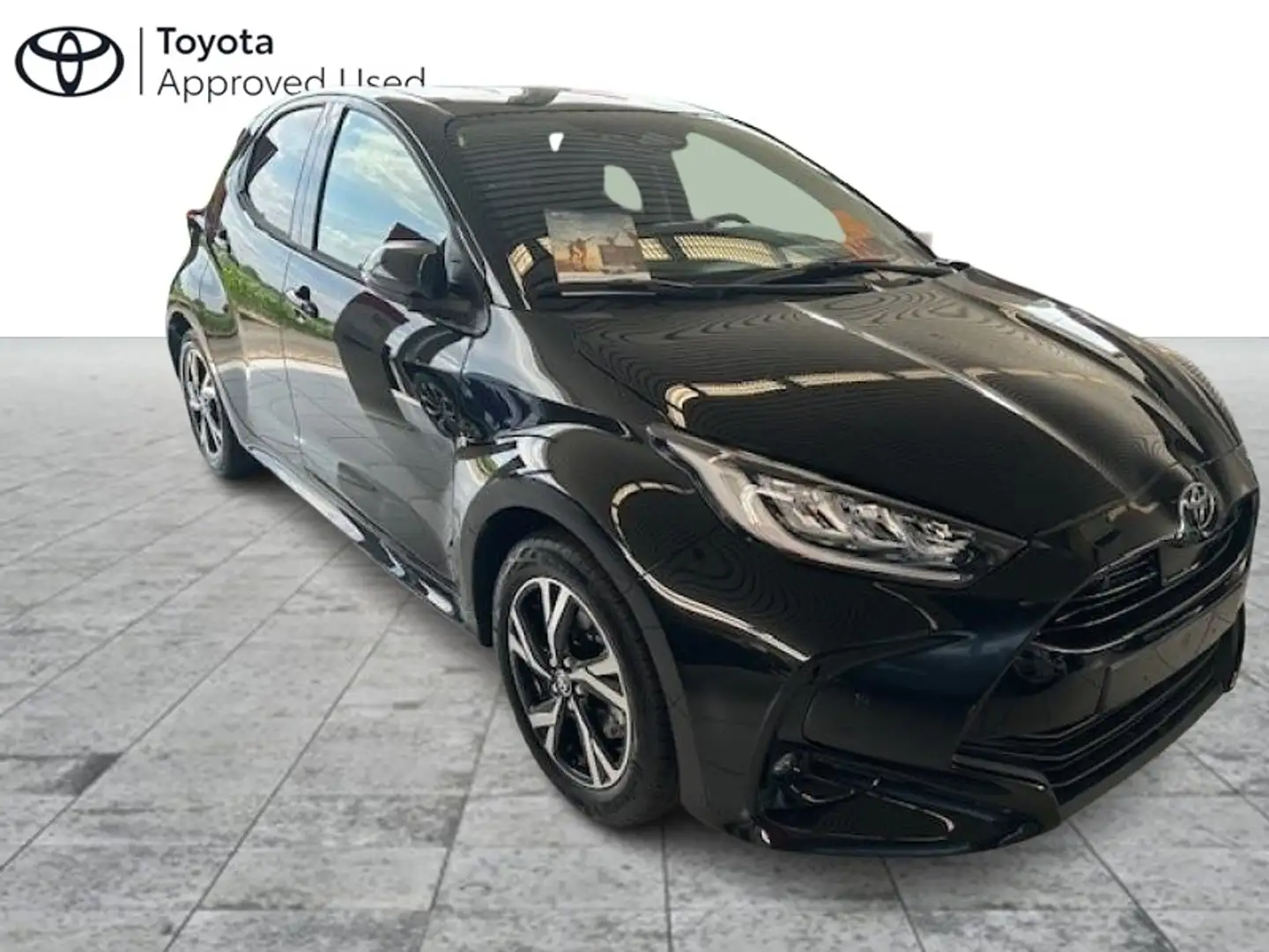 Toyota Yaris Iconic & Hi tech pack Yaris Iconic & Hi Tech pack Zwart - 1
