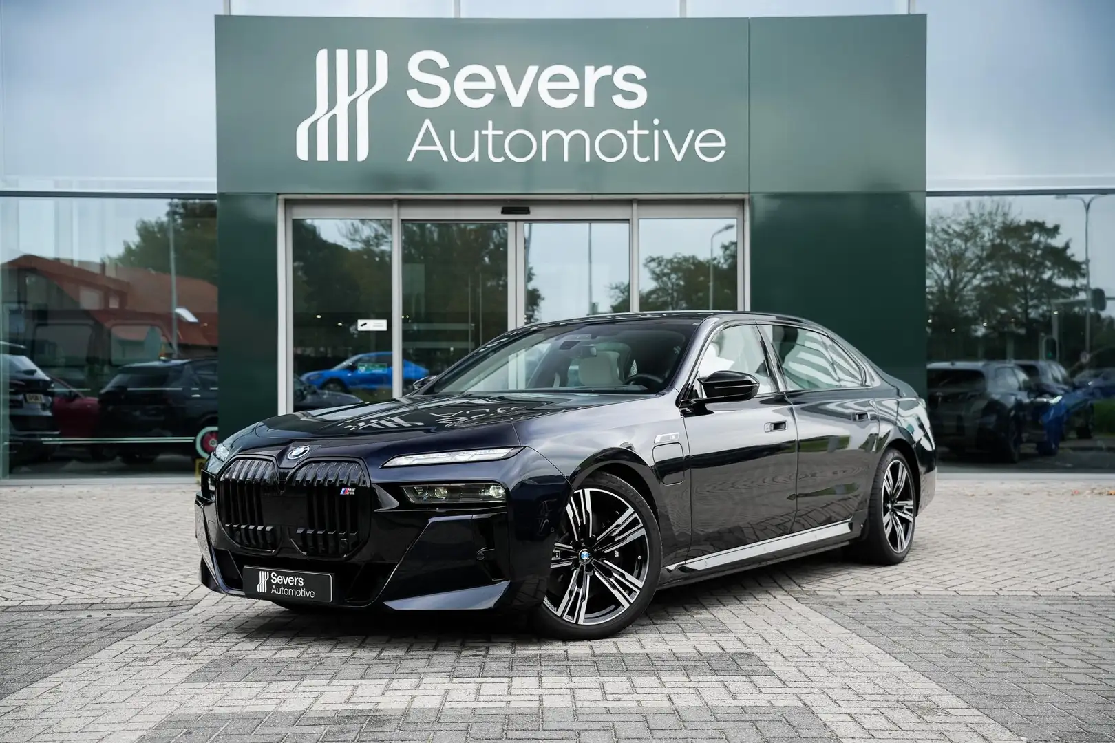 BMW 760 7 Serie M760e xDrive | Executive Lounge | Glazen p Zwart - 1