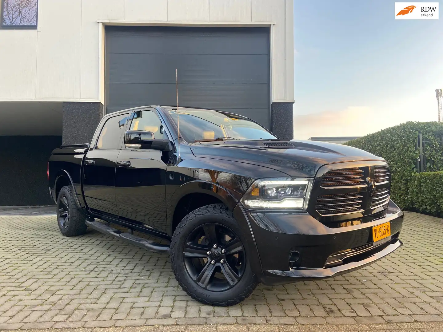 Dodge RAM 1500 5.7 V8 Quad Cab - Marge - 4X4 - Pano - NAP - Noir - 1