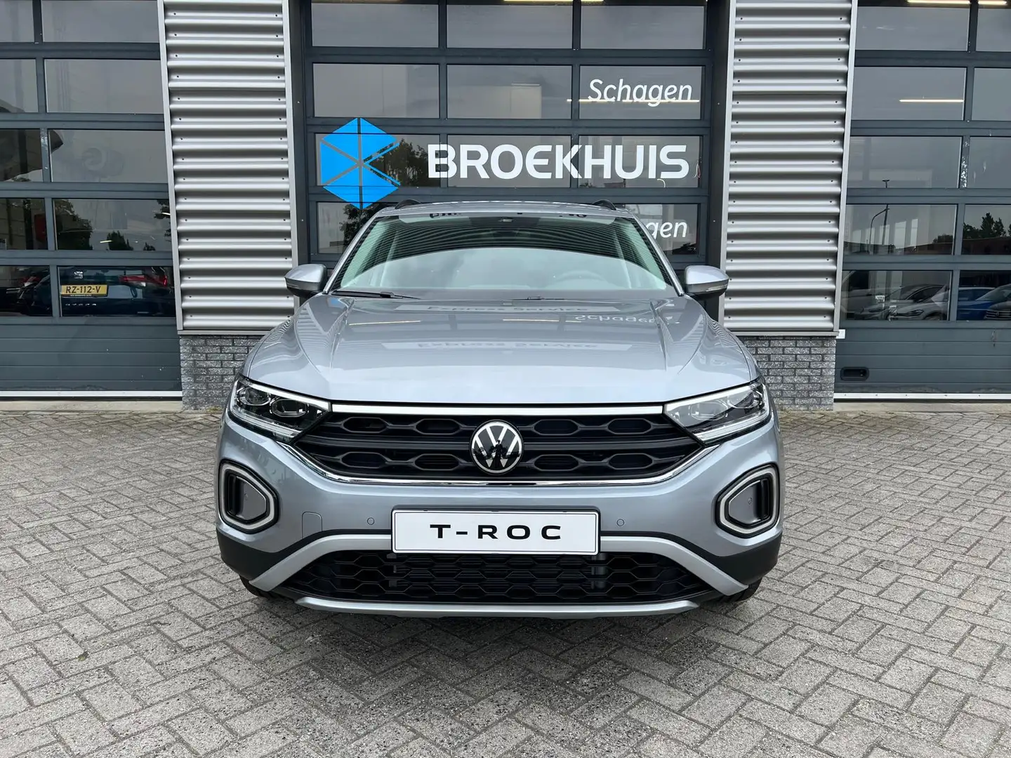 Volkswagen T-Roc Life Edition Inclusief €2000,- inruilvoordeel | 'A Grijs - 2