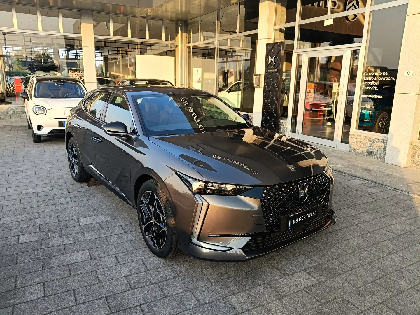 DS Automobiles DS 4 1.5 BlueHDi 130cv EAT8 Edition France KM0 Grigio - 1