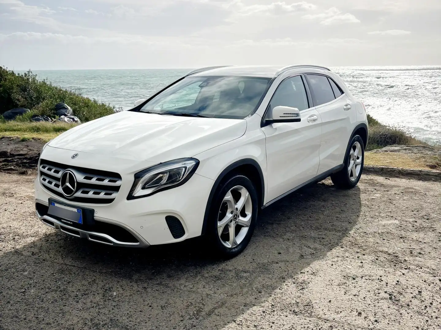 Mercedes-Benz GLA 200 GLA-X156 2017d Sport auto Bianco - 2