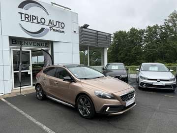 V40 Cross Country T4- 180 - BV Powershift  Summum GPS + TOIT PANORAMIQUE