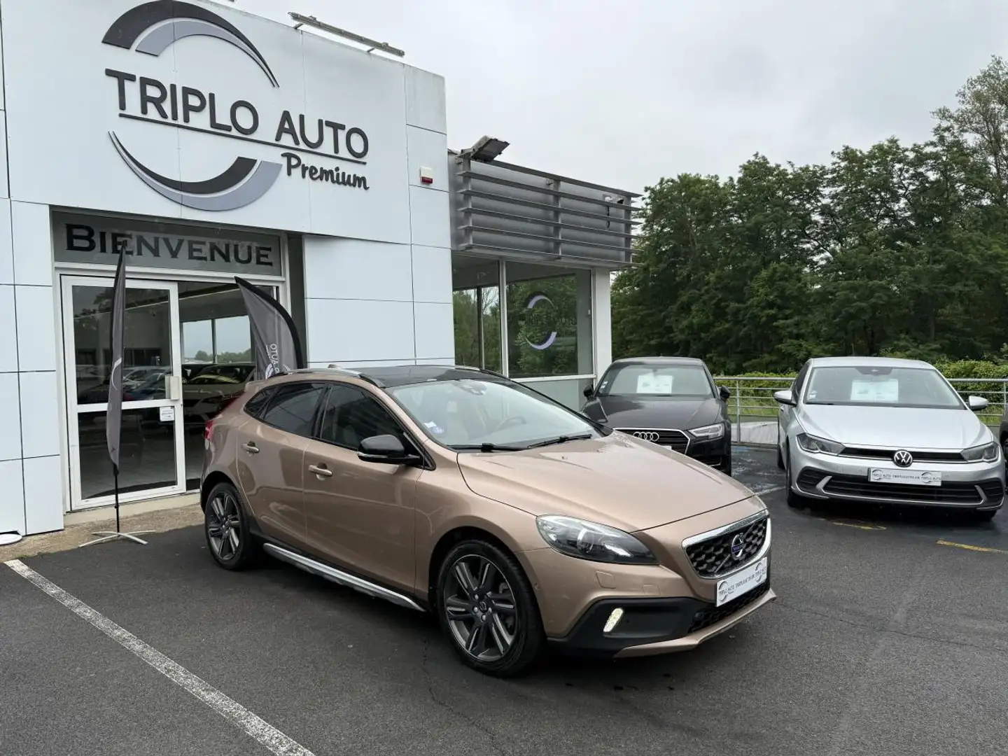 Volvo V40 V40 Cross Country T4- 180 - BV Powershift  Summum GPS + TOIT PANORAMIQUE - 1