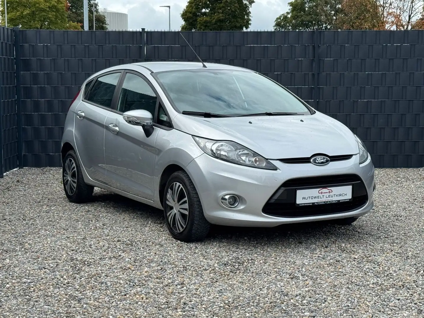 Ford Fiesta Champions Edition 1.25 SHZ KLIMA SERVO Silber - 2