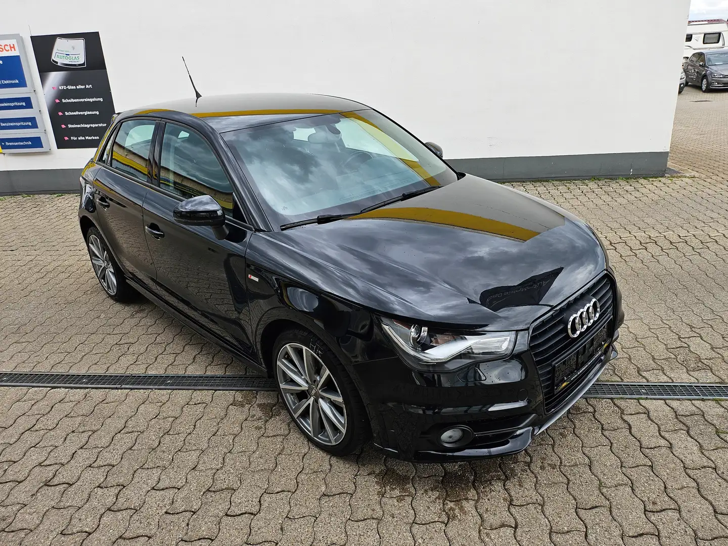 Audi A1 Sportback Admired, S-Line, Klima, 5-Türer Schwarz - 1