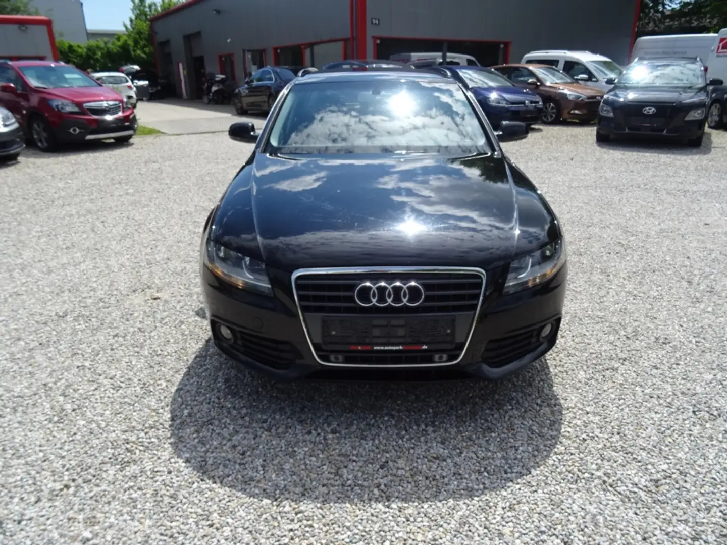Audi A4 Avant Attraction 2.0 TDI DPF Klimaautom SHZ Schwarz - 2