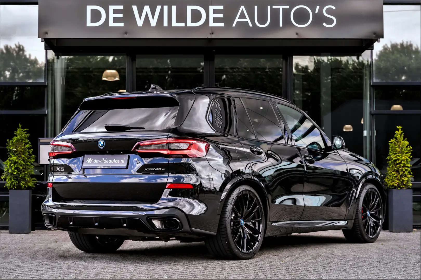 BMW X5 xDrive45e M-sport 394pk M-seats Pano Trekhaak Harm Zwart - 2