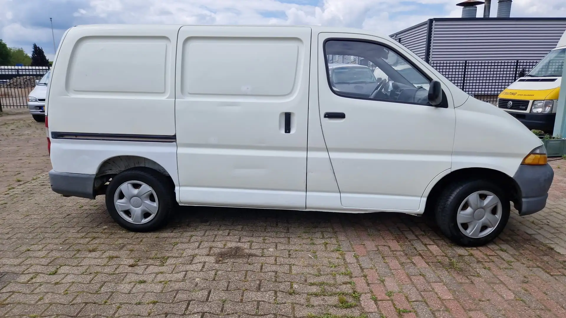 Toyota Hiace Blanc - 2