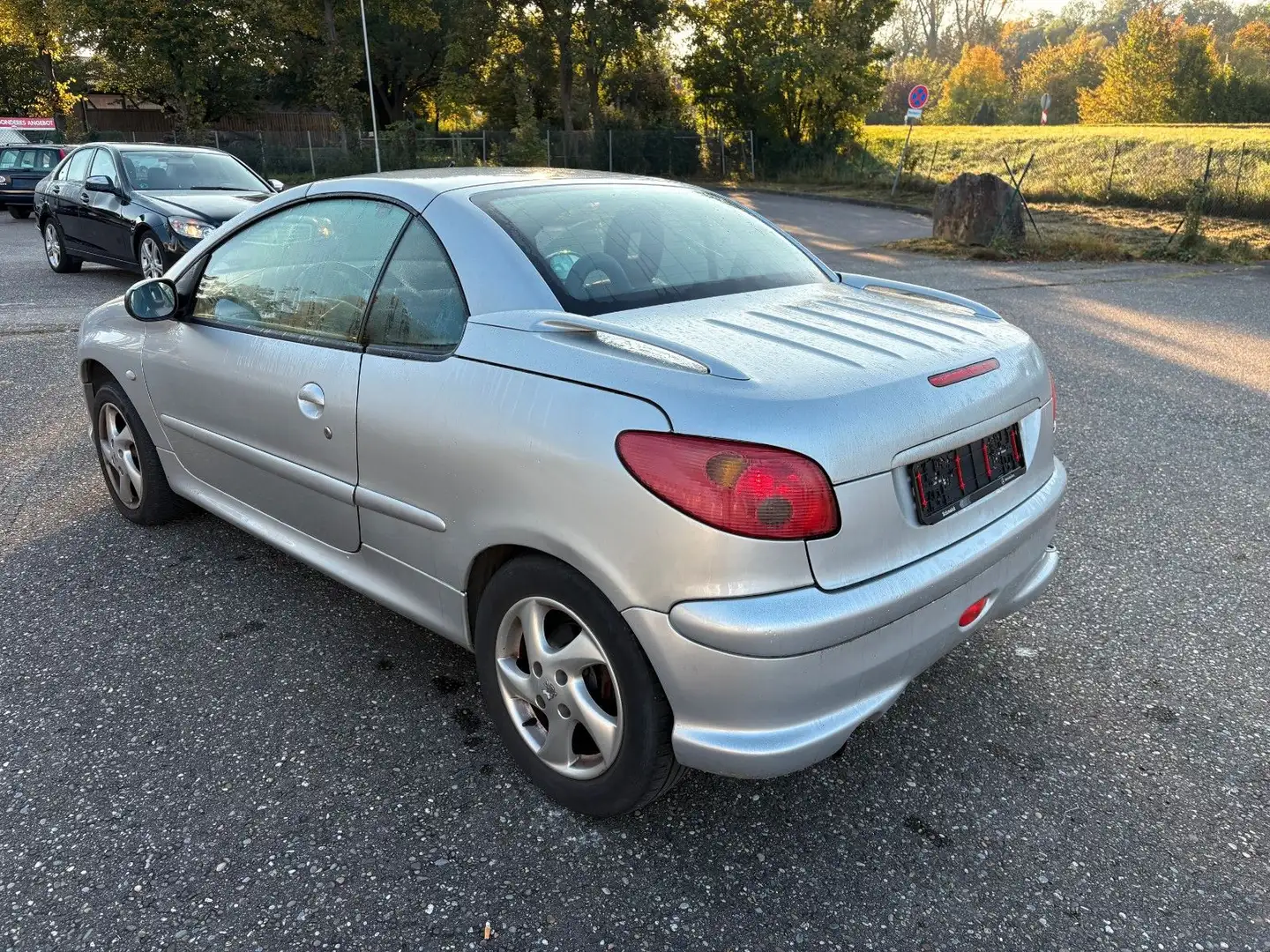 Peugeot 206 Cabriolet CC 1,6 Benzin Klima Tüv 8/26 Leder - 2
