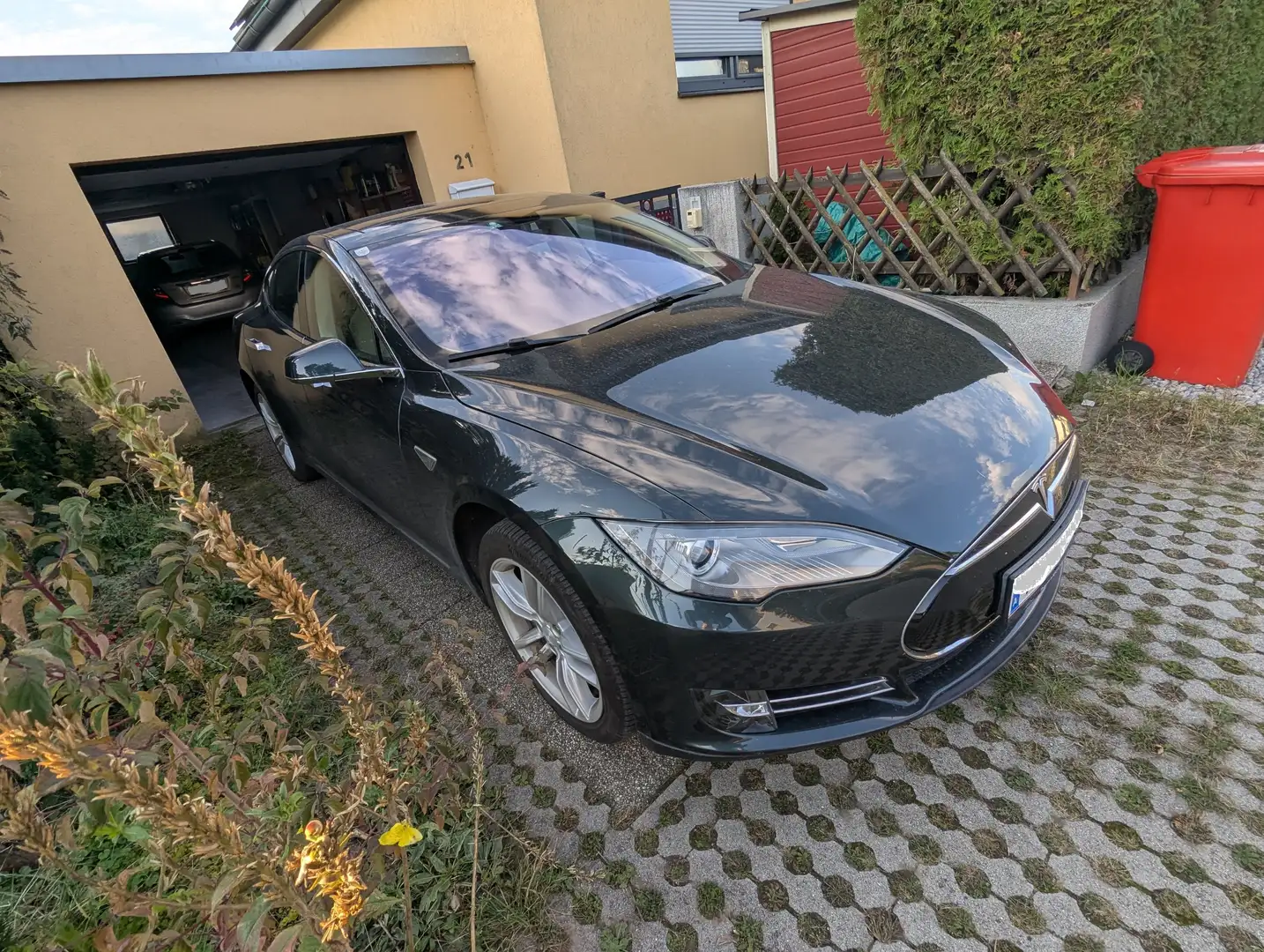Tesla Model S Model S P85 Grün - 1