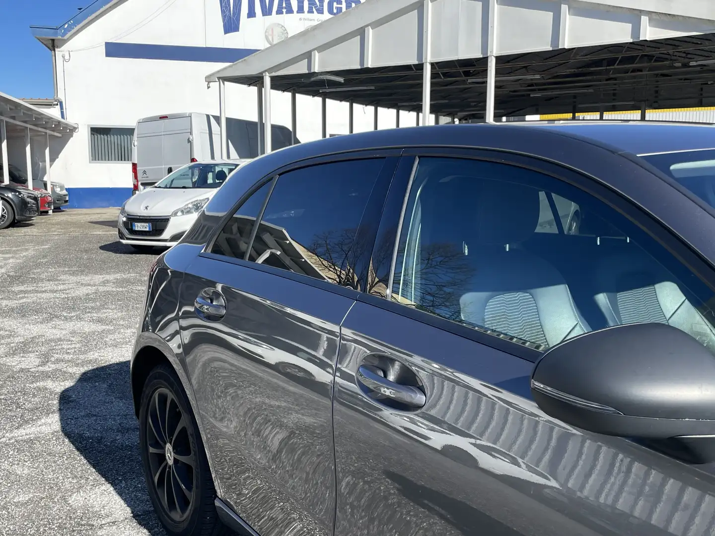 Mercedes-Benz A 180 D 116CV Premium Aut. / PRONTA CONSEGNA Gris - 2