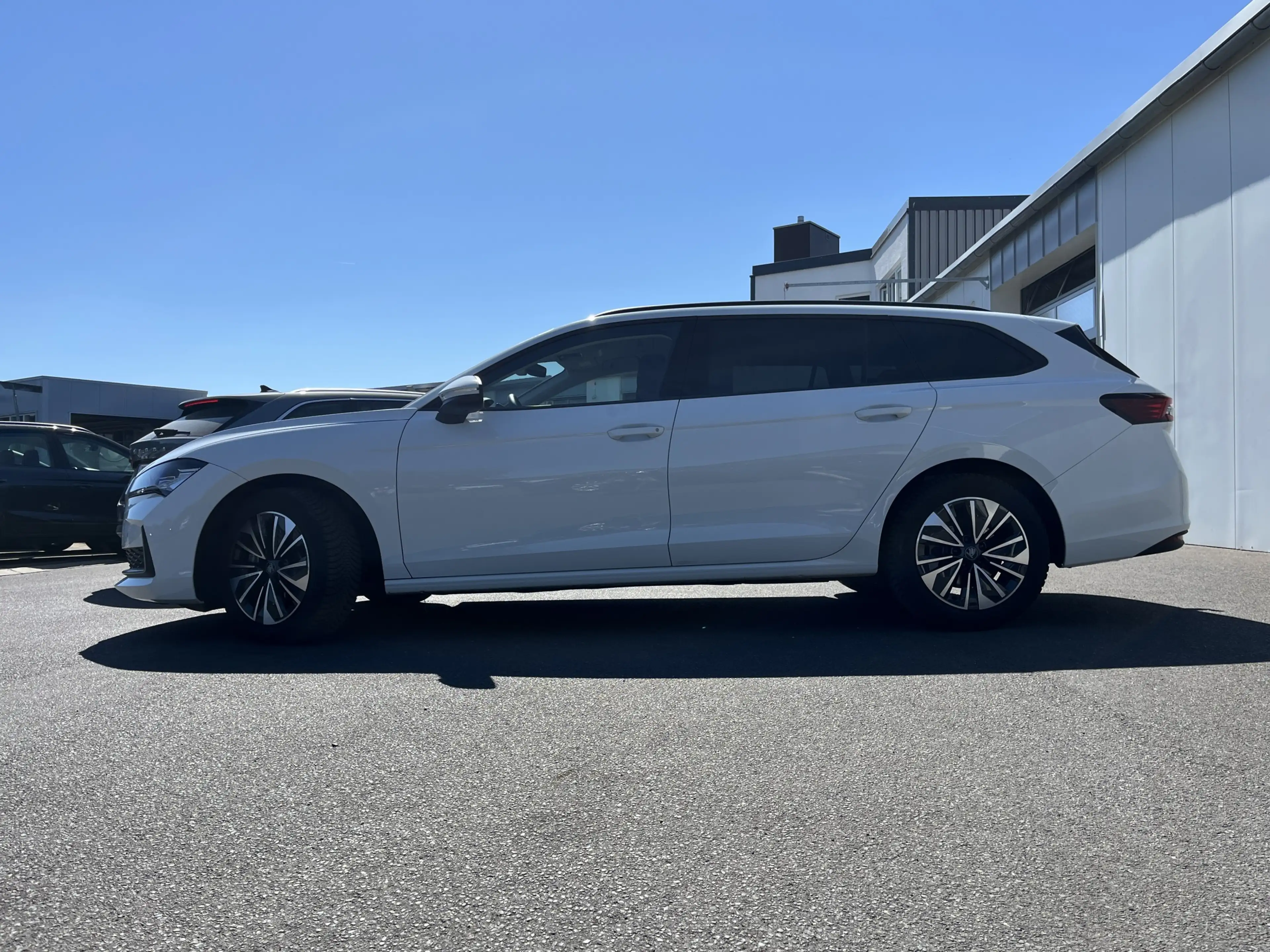 Skoda Superb Combi 2.0 TSI DSG Selection 213€ m.20% Anz. AHK — photo 2