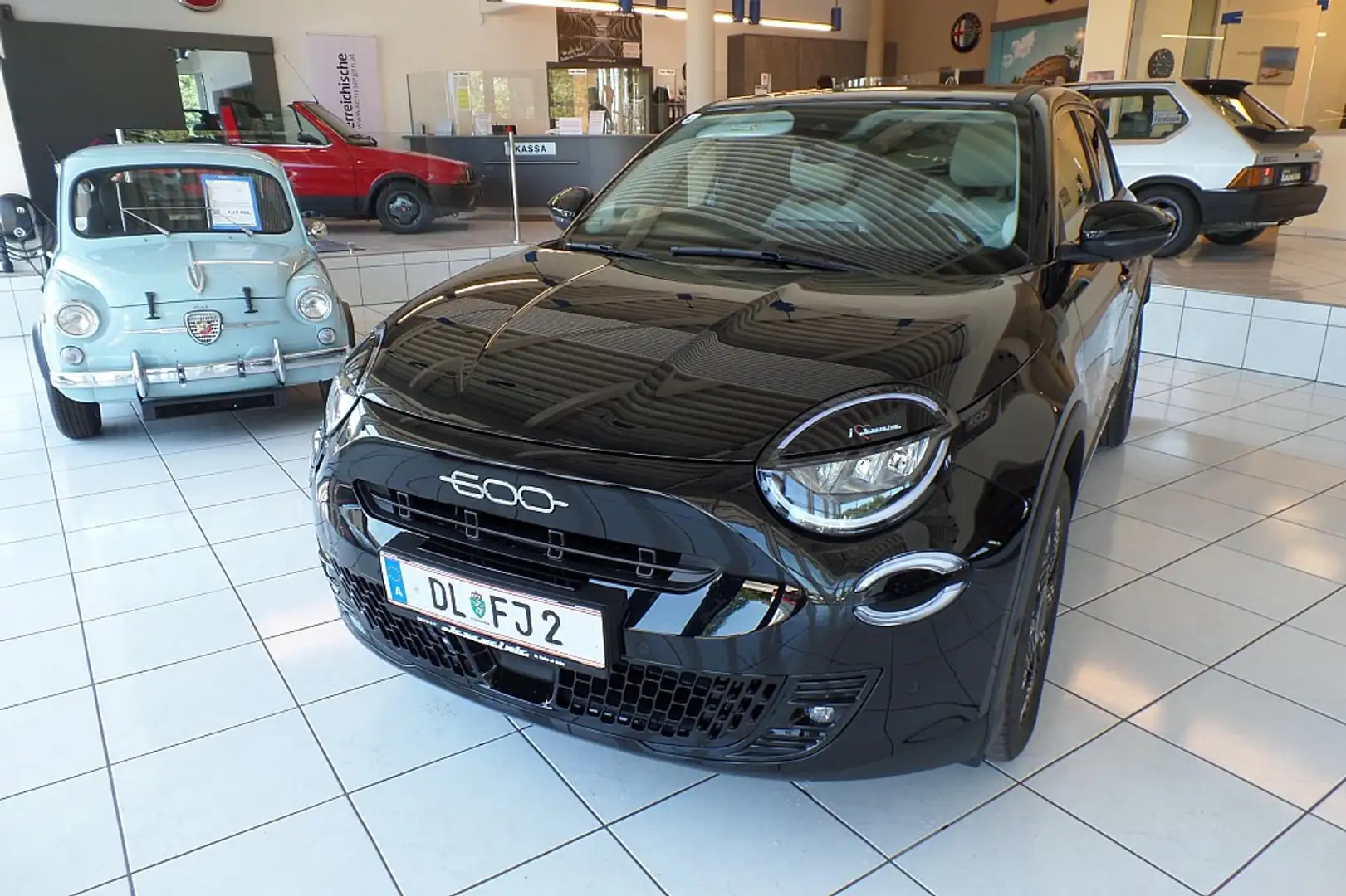 Fiat 600 Hybrid mHEV 110 6-Gang eDCT La Prima Zwart - 2