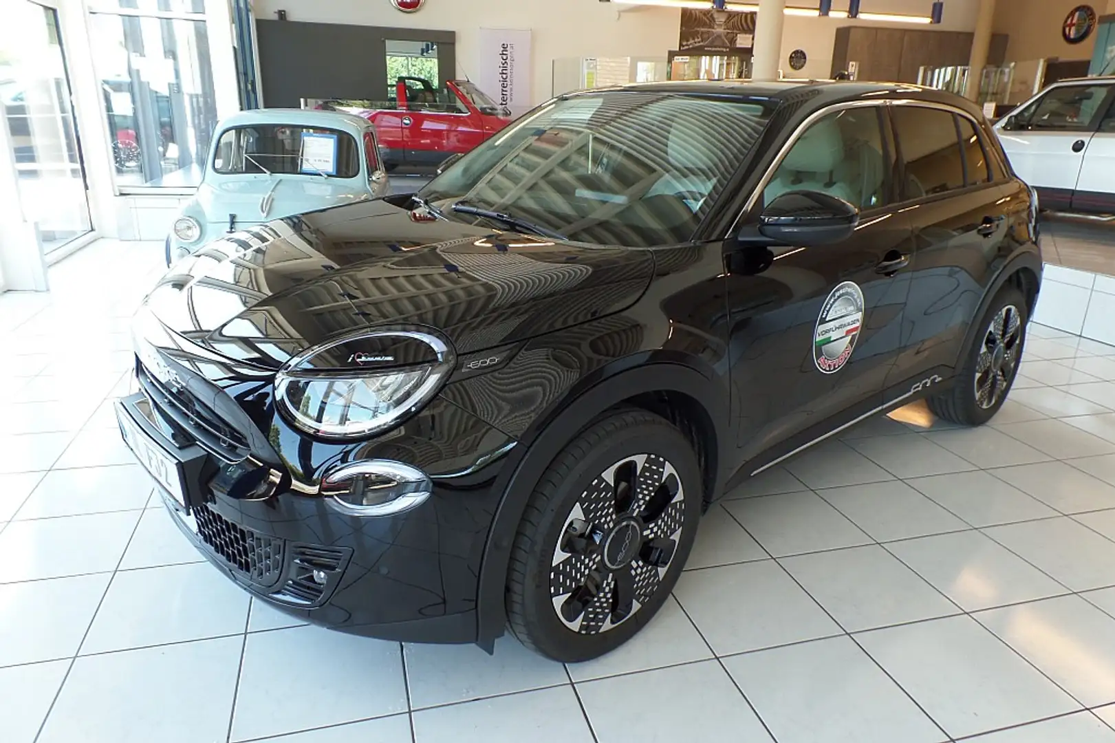 Fiat 600 Hybrid mHEV 110 6-Gang eDCT La Prima Zwart - 1